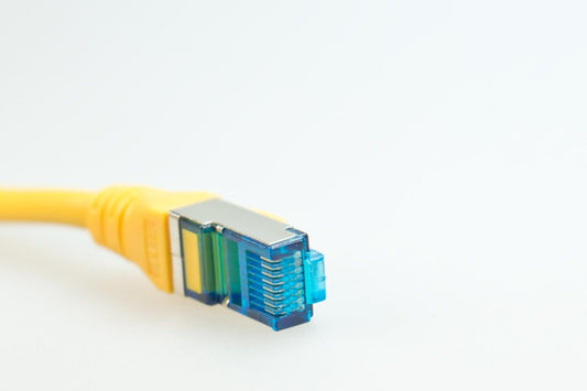 Quelle est la différence entre un câble RJ45 et un cordon RJ45 ? - Fibres et Cables