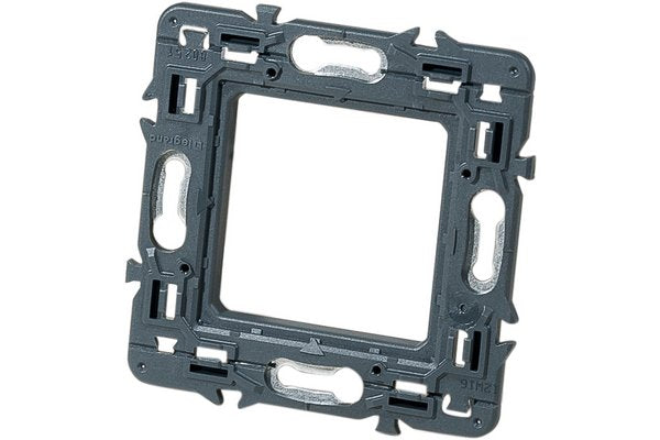 Analyse pratique : LEGRAND Support 1 poste à l unité