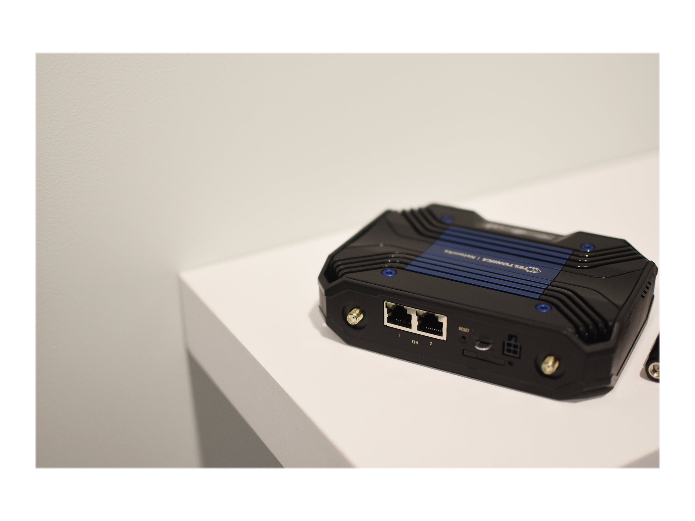 TELTONIKA NETWORKS 4G WI-FI ROUTER FOR HOME USER TCR100