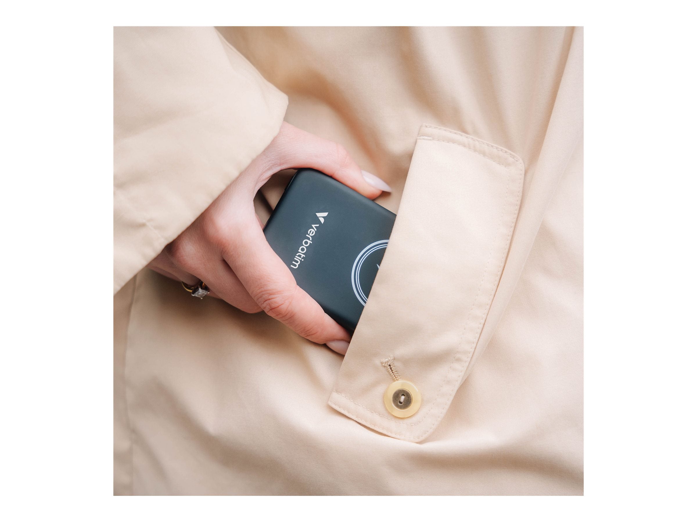 VERBATIM CHARGE N GO MAGNETIC WIRELESS POWER BANK 5000 BLACK WCF (P)