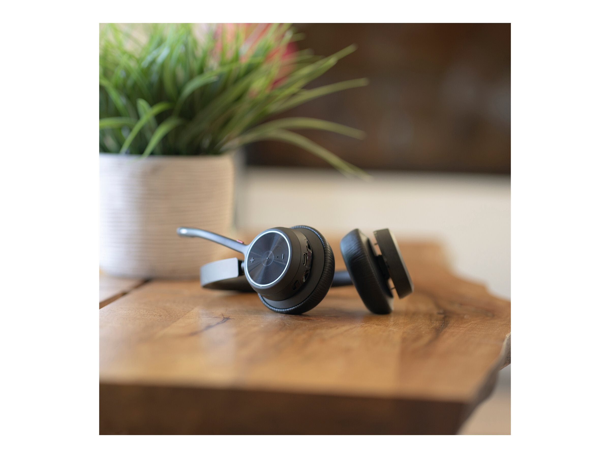 Poly VOY 4320 USB-C HS+BT700