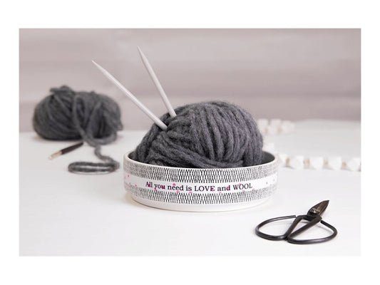 BROTHER Ruban laminé Noir sur Motifs Cœurs Rose 12mm (4m)