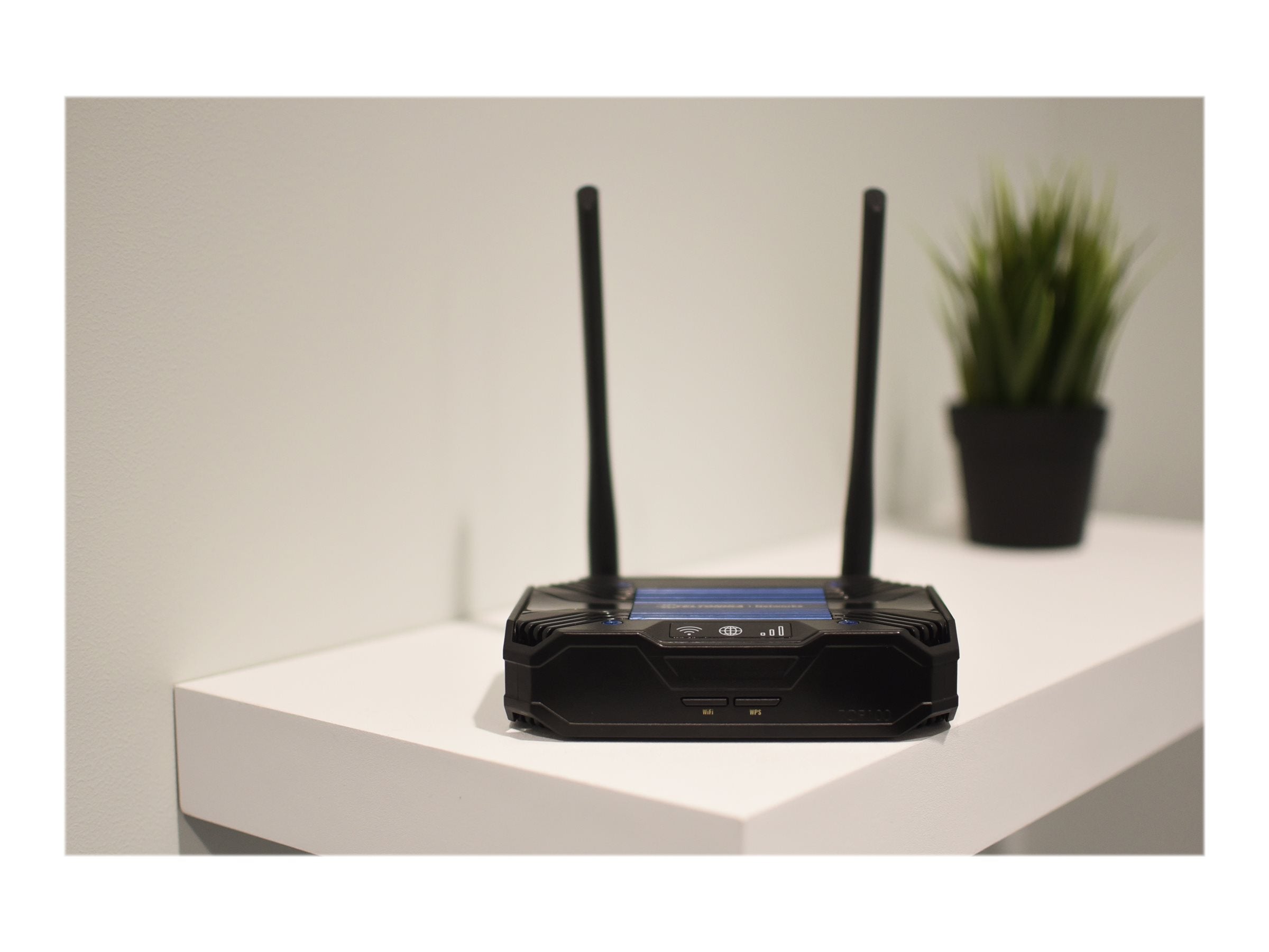 TELTONIKA NETWORKS 4G WI-FI ROUTER FOR HOME USER TCR100