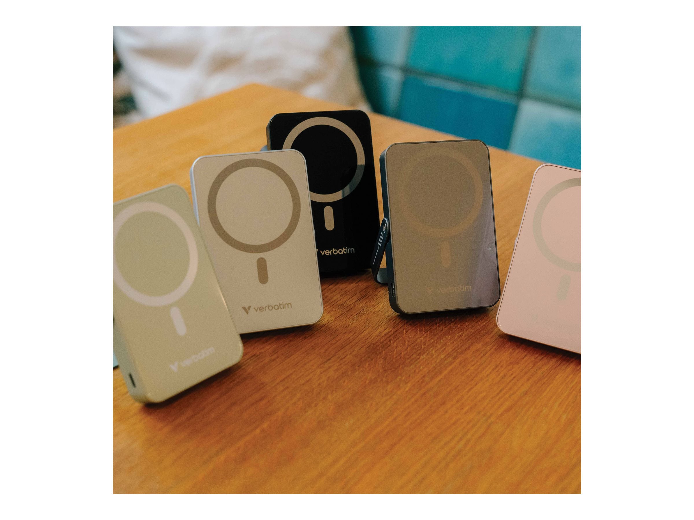 VERBATIM CHARGE N GO POWER BANK WITH STAND MAGNETIC WIRELESS 10000MAH - GREEN WCF (P)