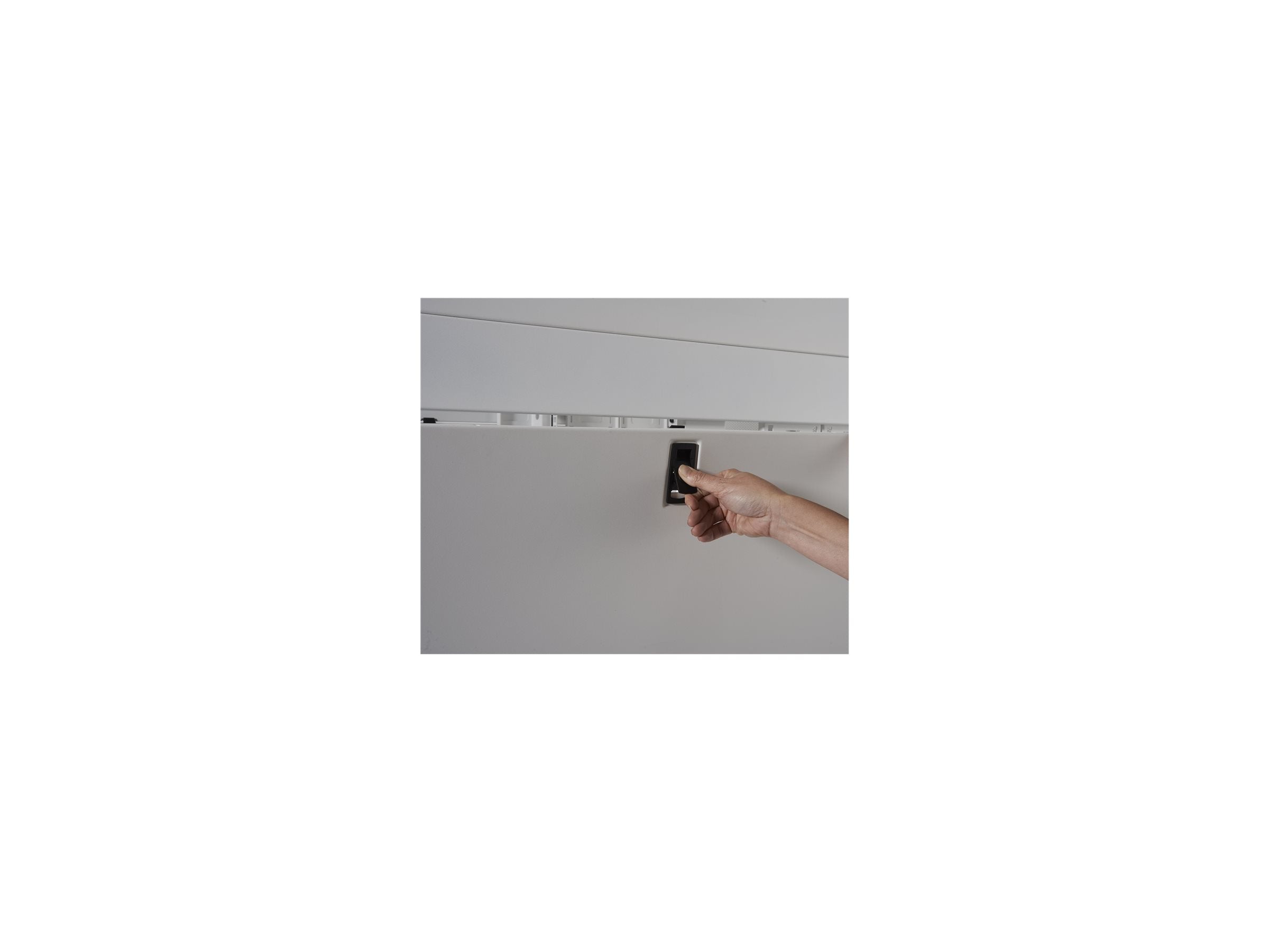 APC NetShelter SX 42U 750mm Wide x 1070mm Deep Enclosure with Side Panels and Keys White