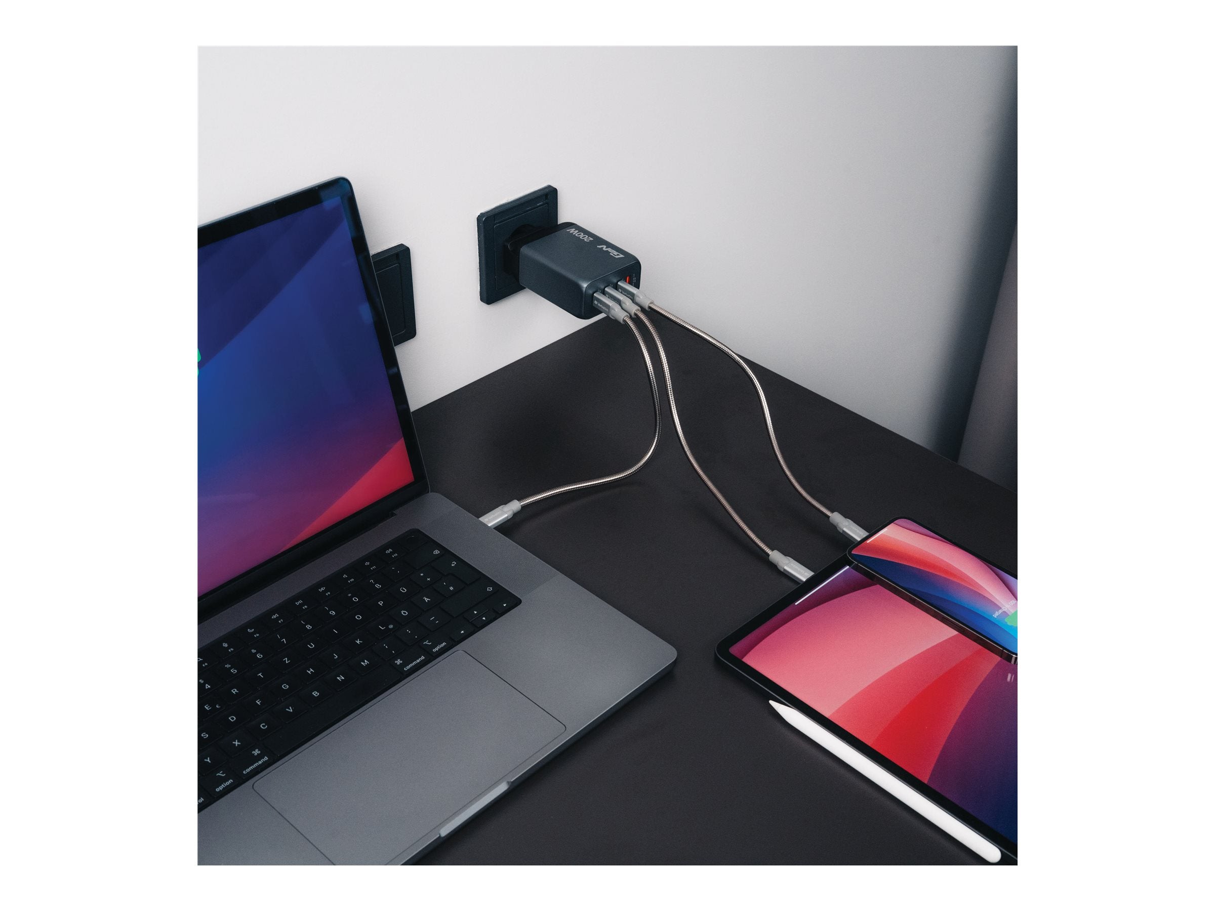 VERBATIM GNC-200 GAN CHARGER 4 PORT 200W USB A/C EU/UK/US WCF (P)