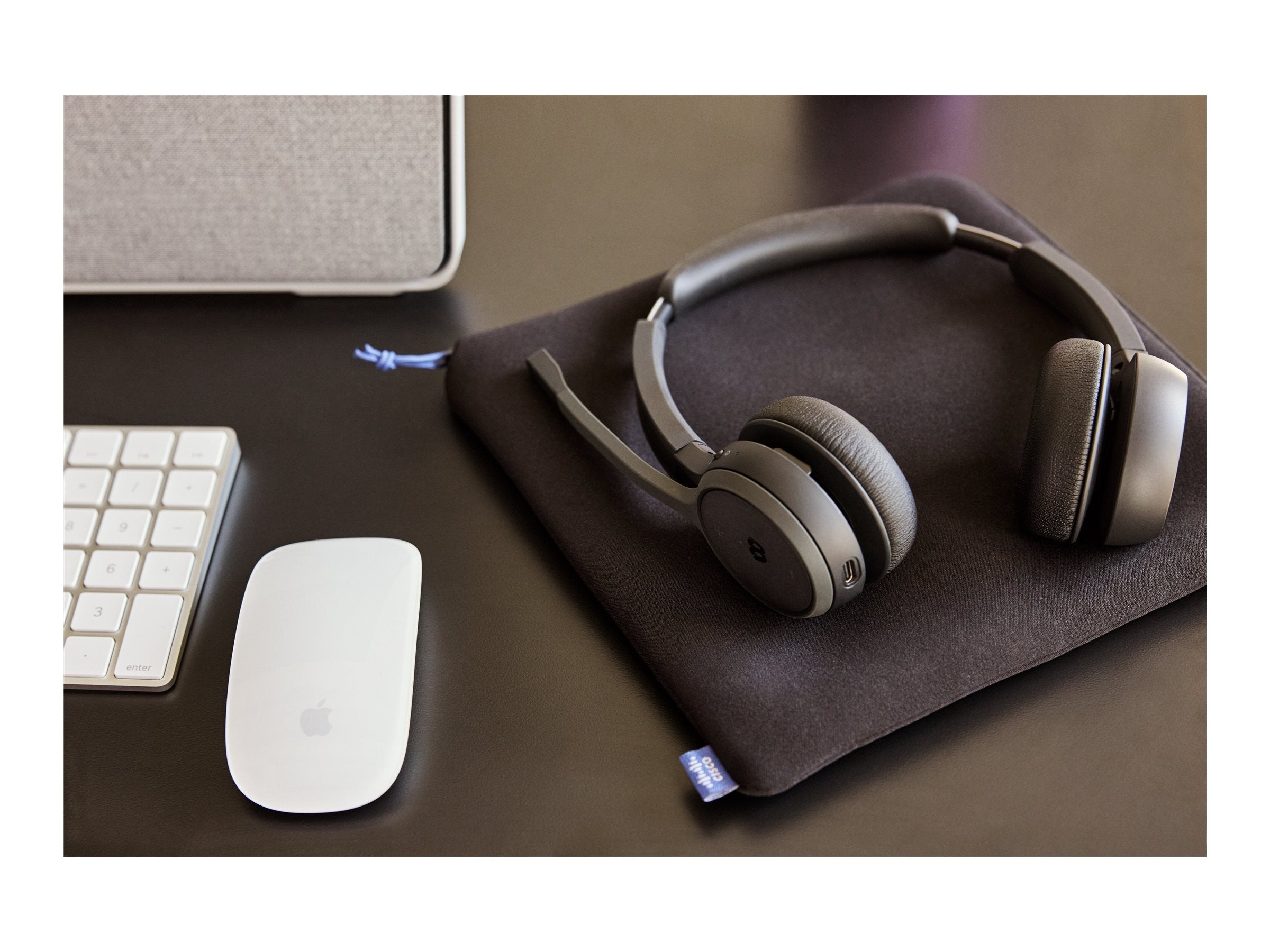 CISCO 721 Wireless Single On-ear Headset USB-A Bundle-Carbon Black