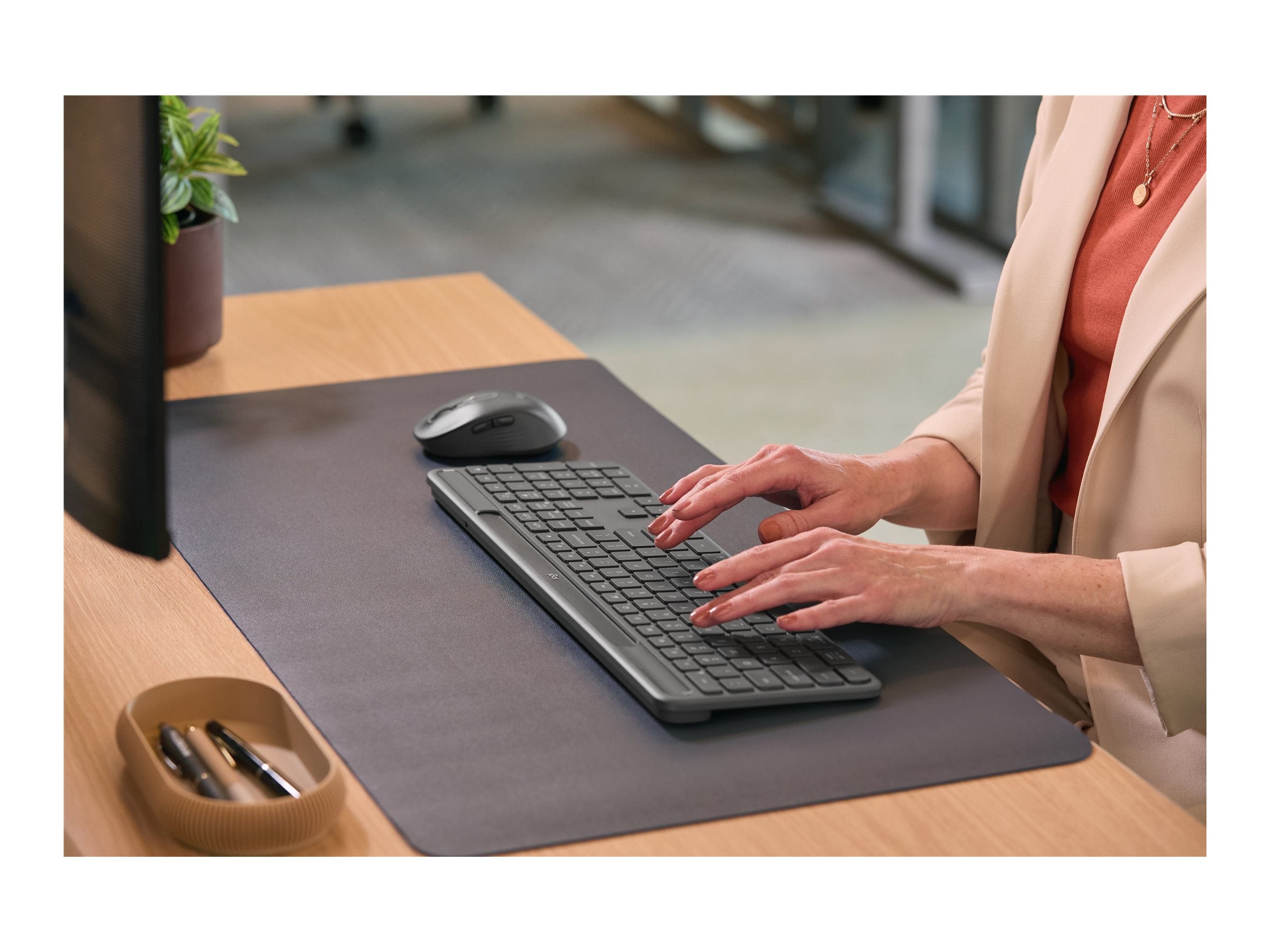 LOGITECH Slim Solar+ for Business - Graphite - (IT)