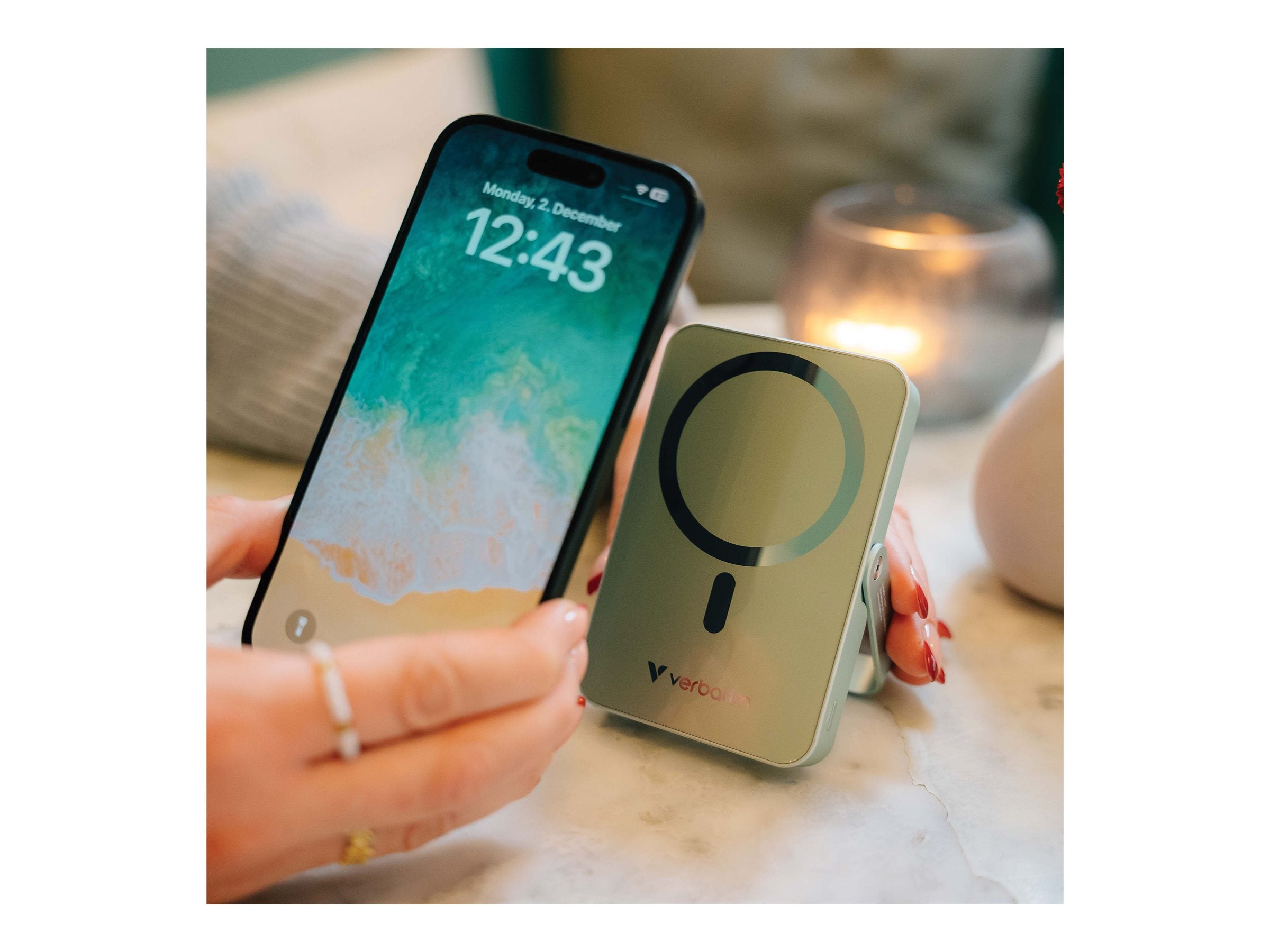 VERBATIM CHARGE N GO POWER BANK WITH STAND MAGNETIC WIRELESS 10000MAH - GREEN WCF (P)