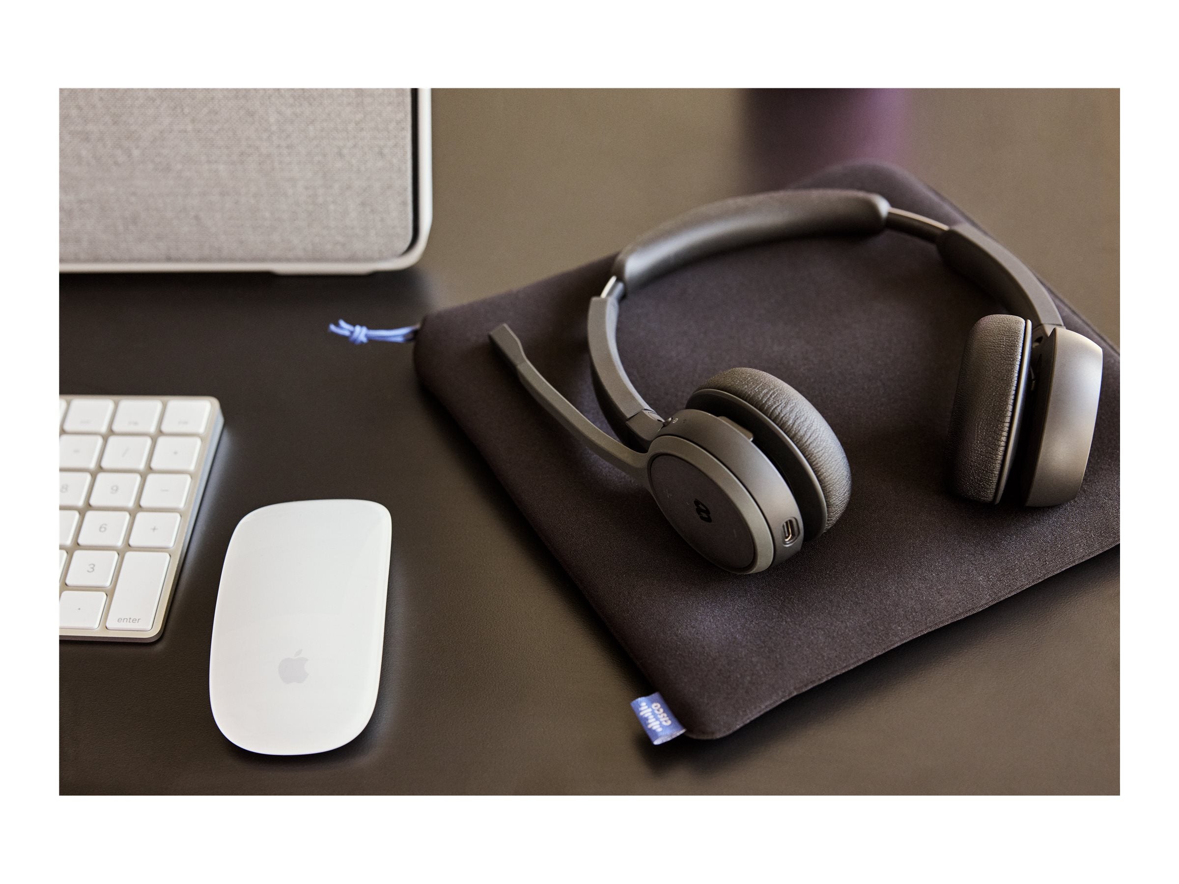 CISCO 722 Wireless Dual On-ear Headset USB-A Bundle-Carbon Black