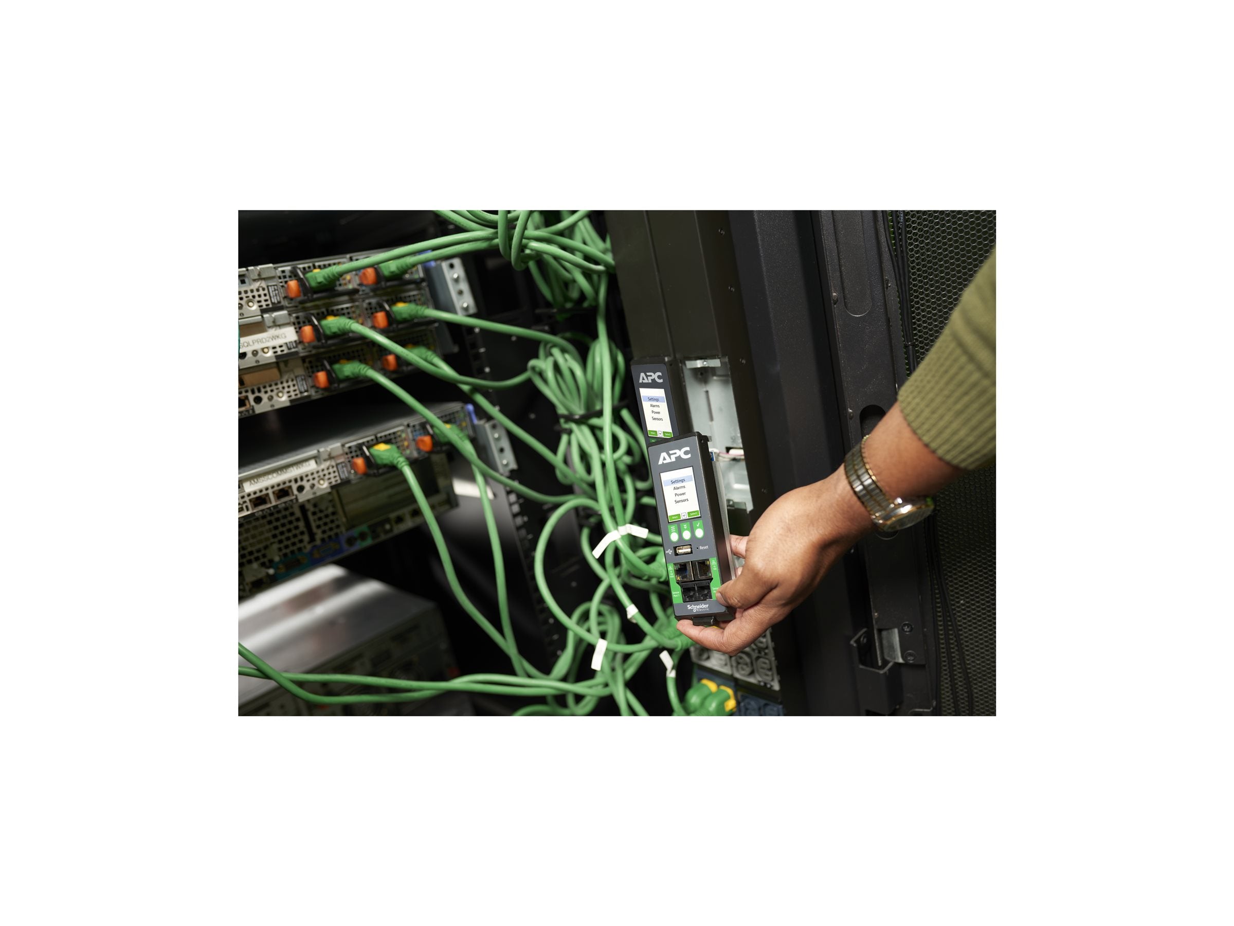 APC NetShelter Rack PDU Advanced Metered 34.6kW 3PH 415V 60A 560P6 42 Outlet