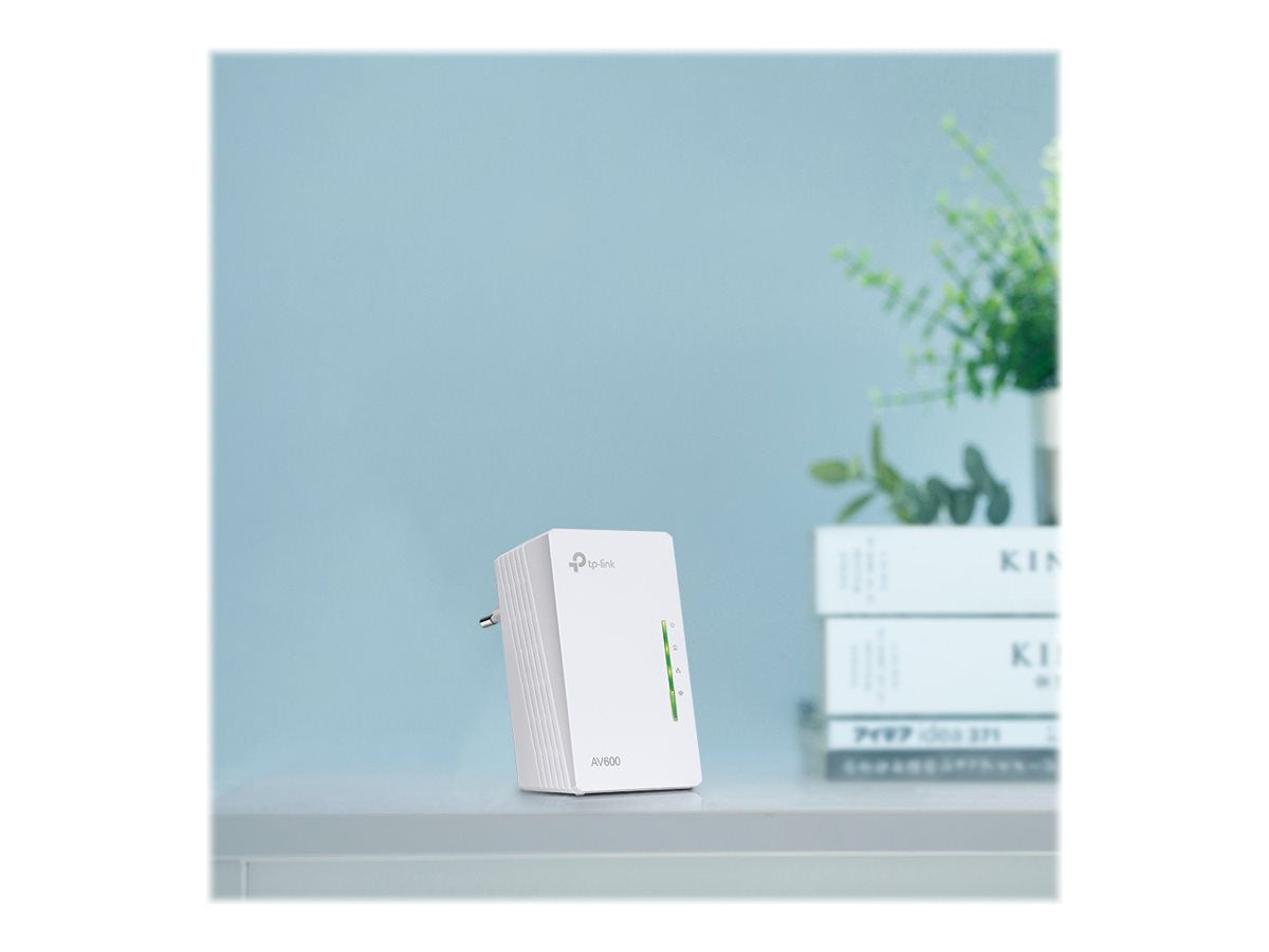 TP-LINK AV600 2-port Powerline WiFi Extender 500Mbps Powerline datarate 300Mbps wireleses N Plug and Play 2 fast ethernet port
