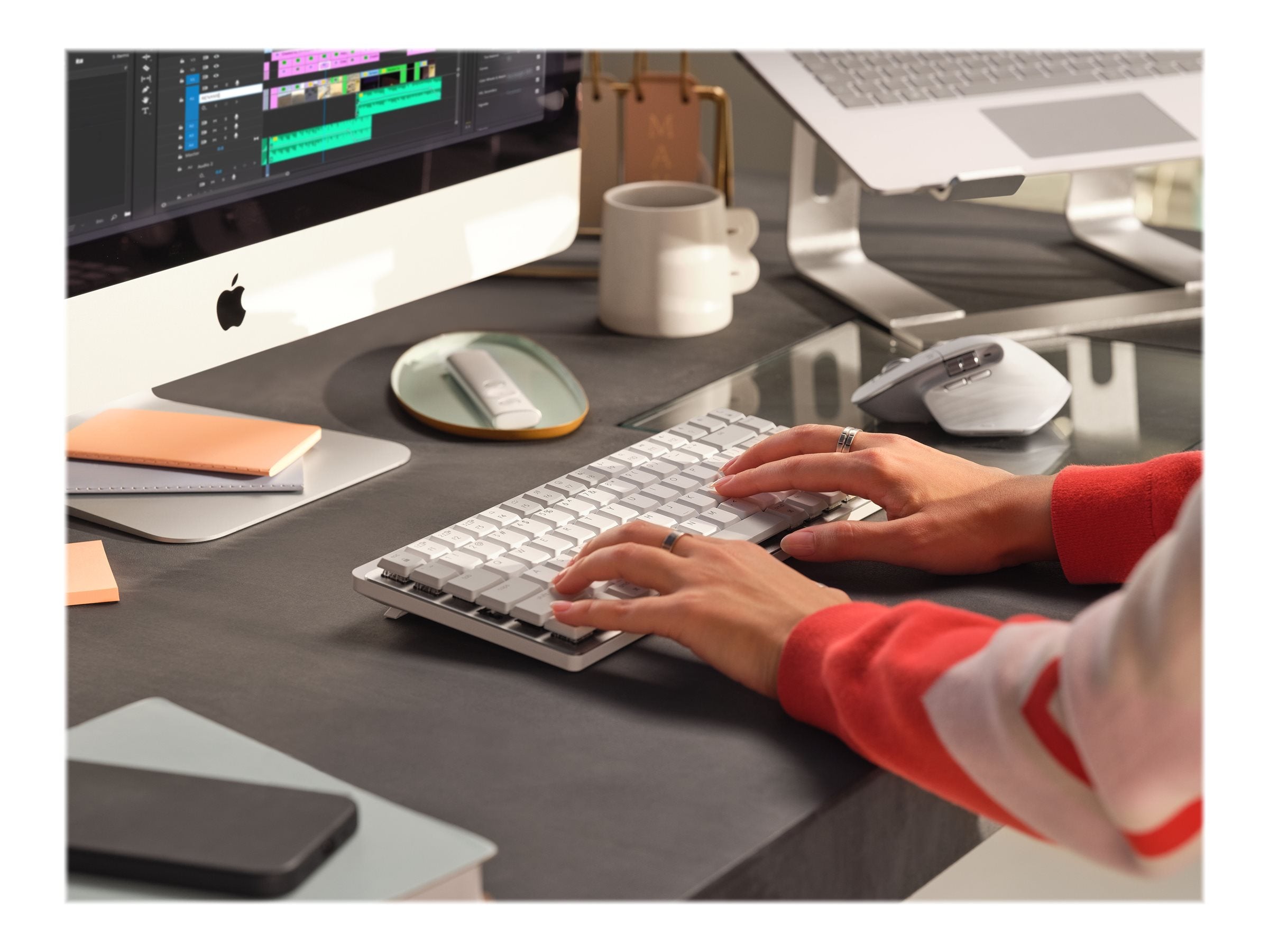 LOGITECH Master Series MX Master 3S for Mac Mouse ergonomic optical 7 buttons wireless Bluetooth 2.4 GHz pale grey for Apple MacBook
