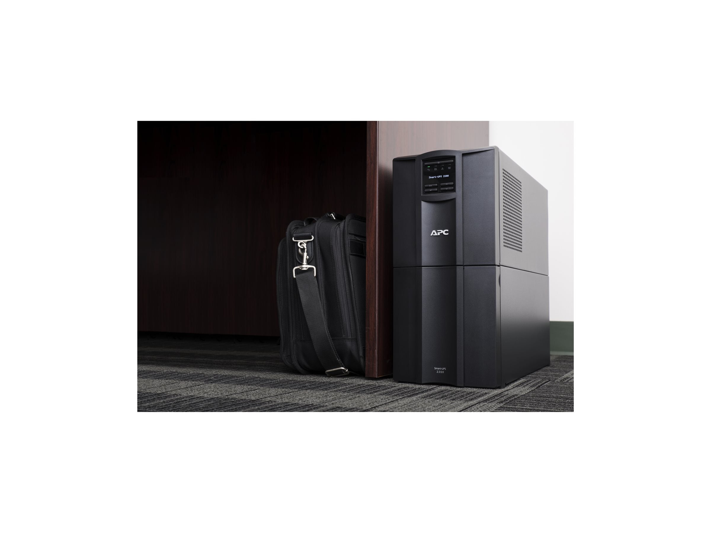 APC Smart-UPS SMT2200IC UPS AC 220/230/240V 1980Watt 2200VA lead acid RS-232 USB output connectors 9 Black with APC SmartConnect