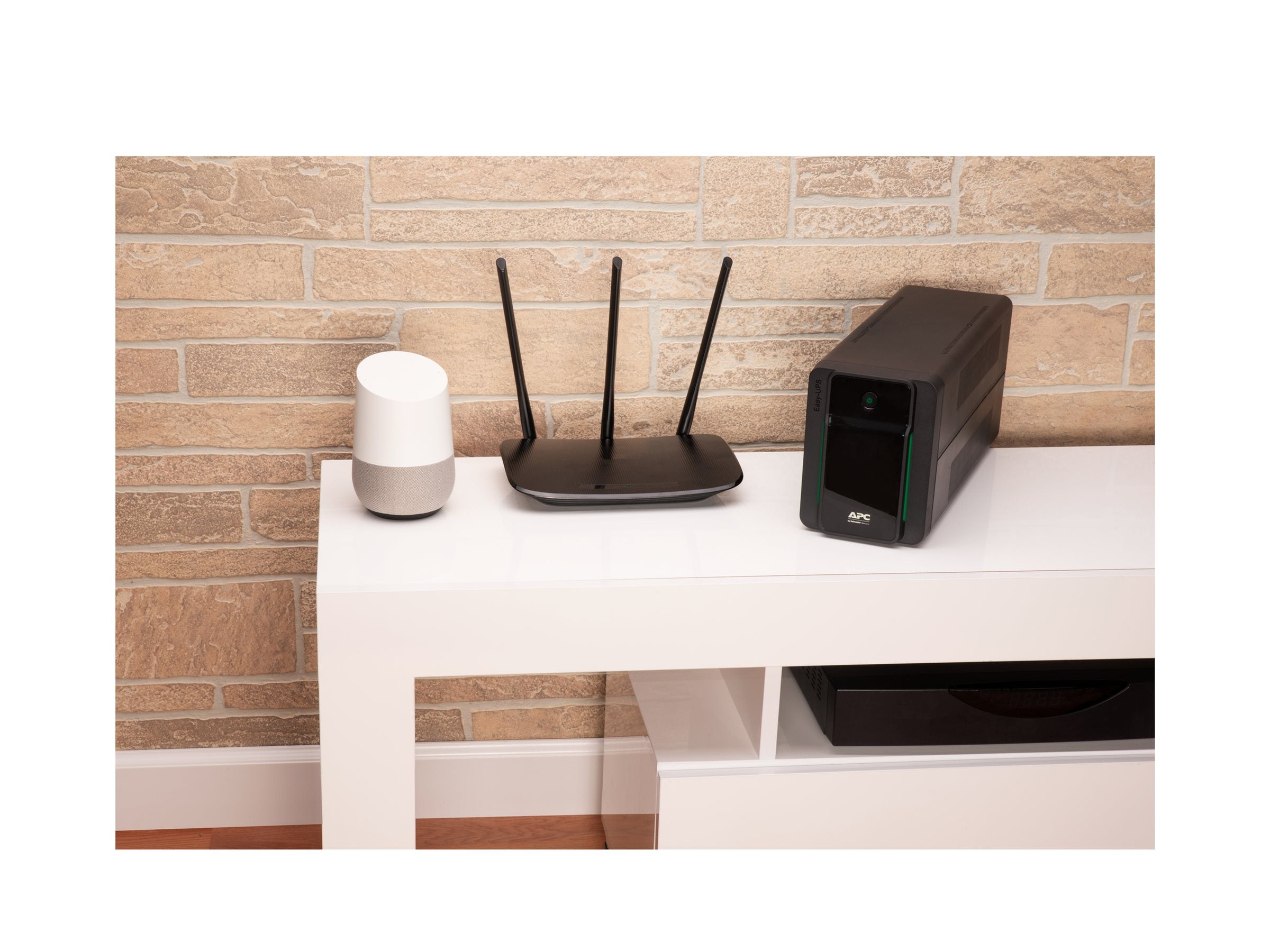APC Easy UPS BVX Series BVX900LI-GR UPS AC 220-240V 480Watt 900VA 9Ah output connectors 2