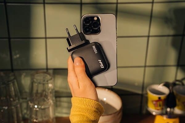 VERBATIM MINI GAN CHARGER 100W 4 PORT US/EU/UK ADP WCF (P)