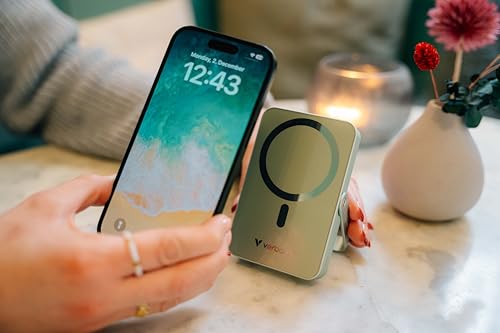 VERBATIM CHARGE N GO POWER BANK WITH STAND MAGNETIC WIRELESS 10000MAH - GREEN WCF (P)