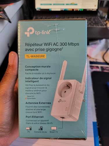 Wall Plugged Range Extender FR