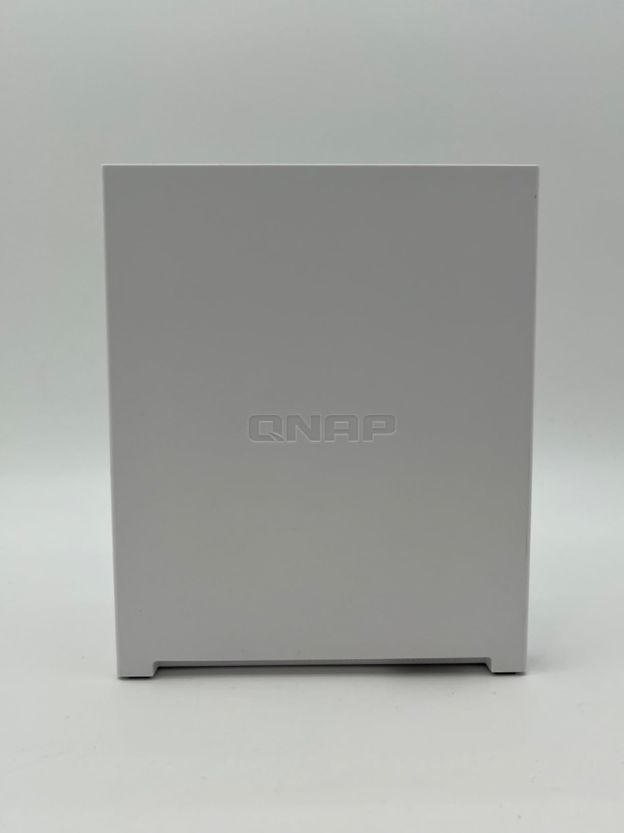 QNAP TS-233 2 bay ARM 2.0GHz Quad core 2xSATA 6Gb/s 2Go RAM on-board 1xGbE 1xUSB3.2 Gen1 and 2xUSB2.0