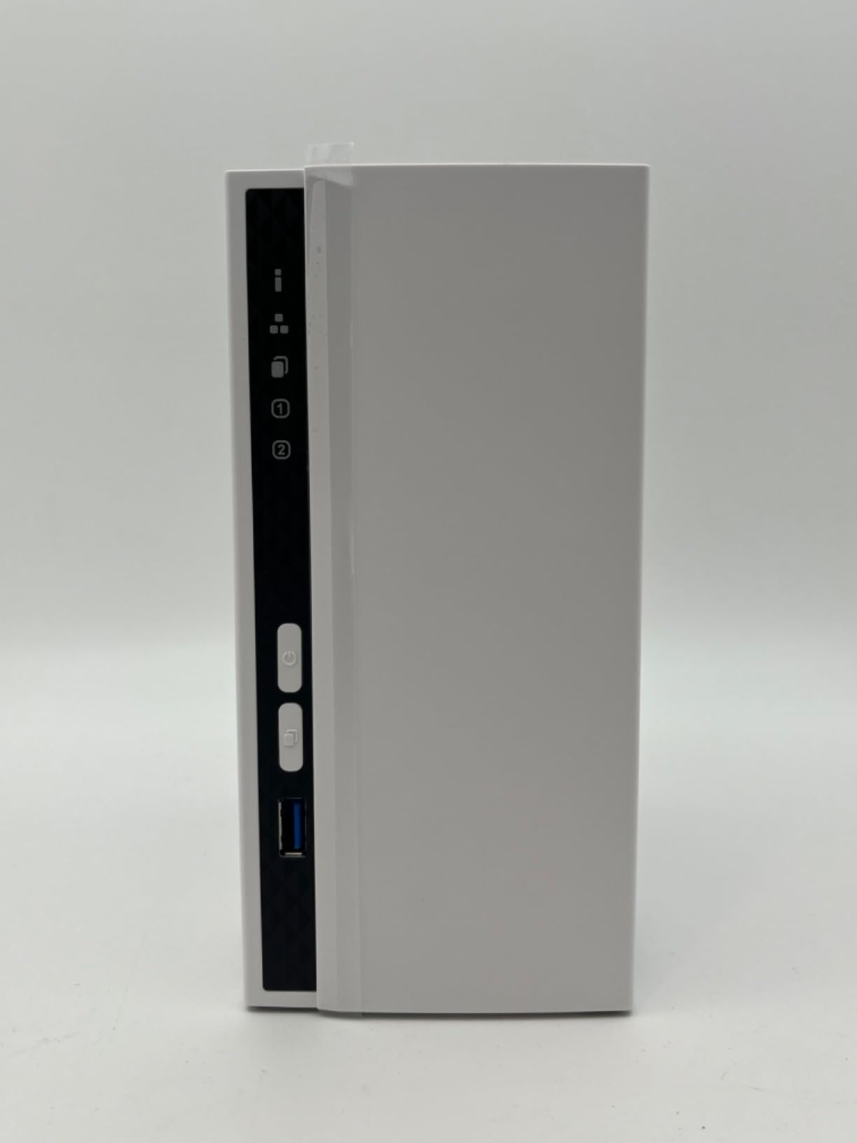 QNAP TS-233 2 bay ARM 2.0GHz Quad core 2xSATA 6Gb/s 2Go RAM on-board 1xGbE 1xUSB3.2 Gen1 and 2xUSB2.0
