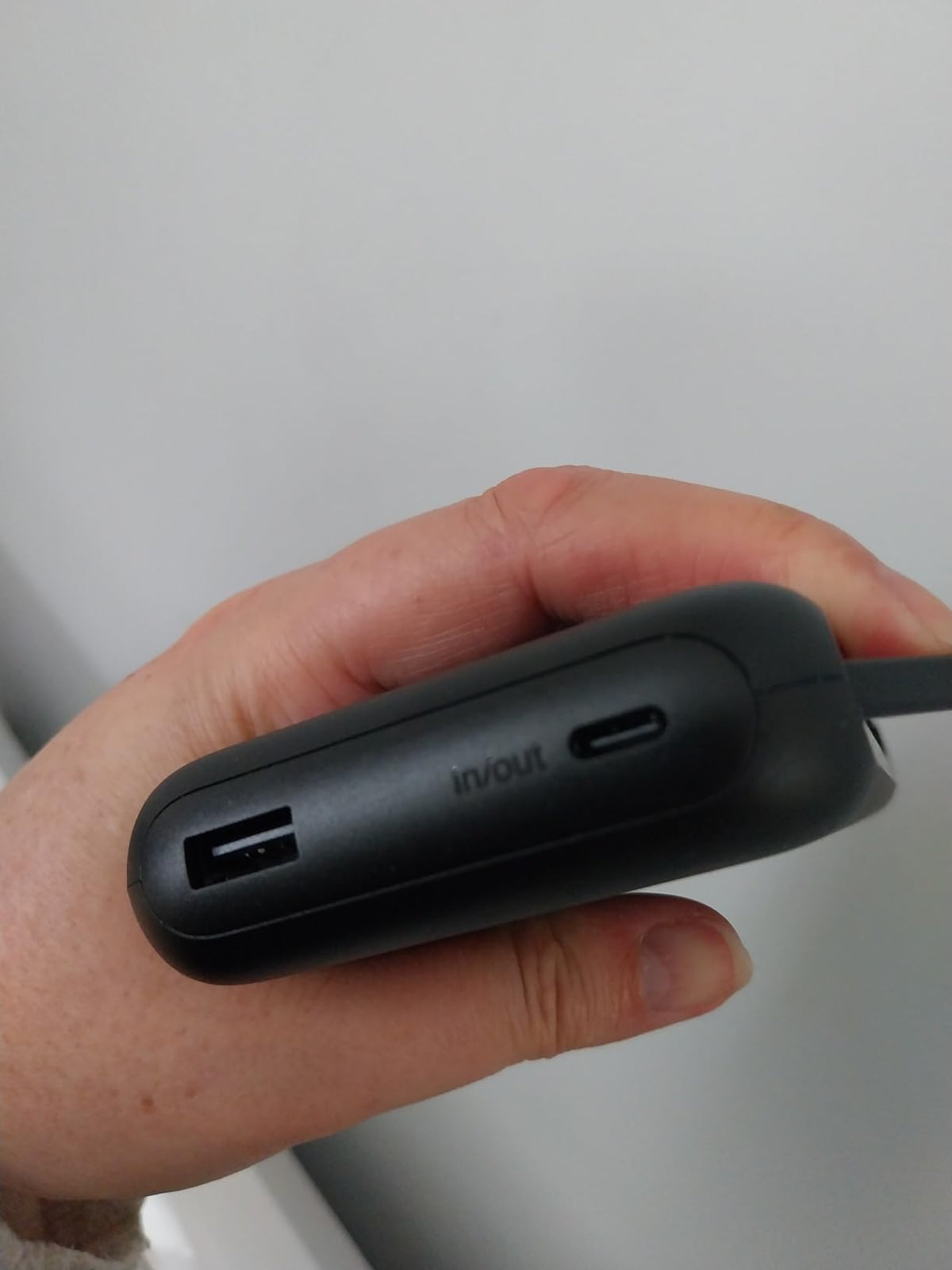 BELKIN 20k PD30w Integrated USB-C Cable Power Bank Black