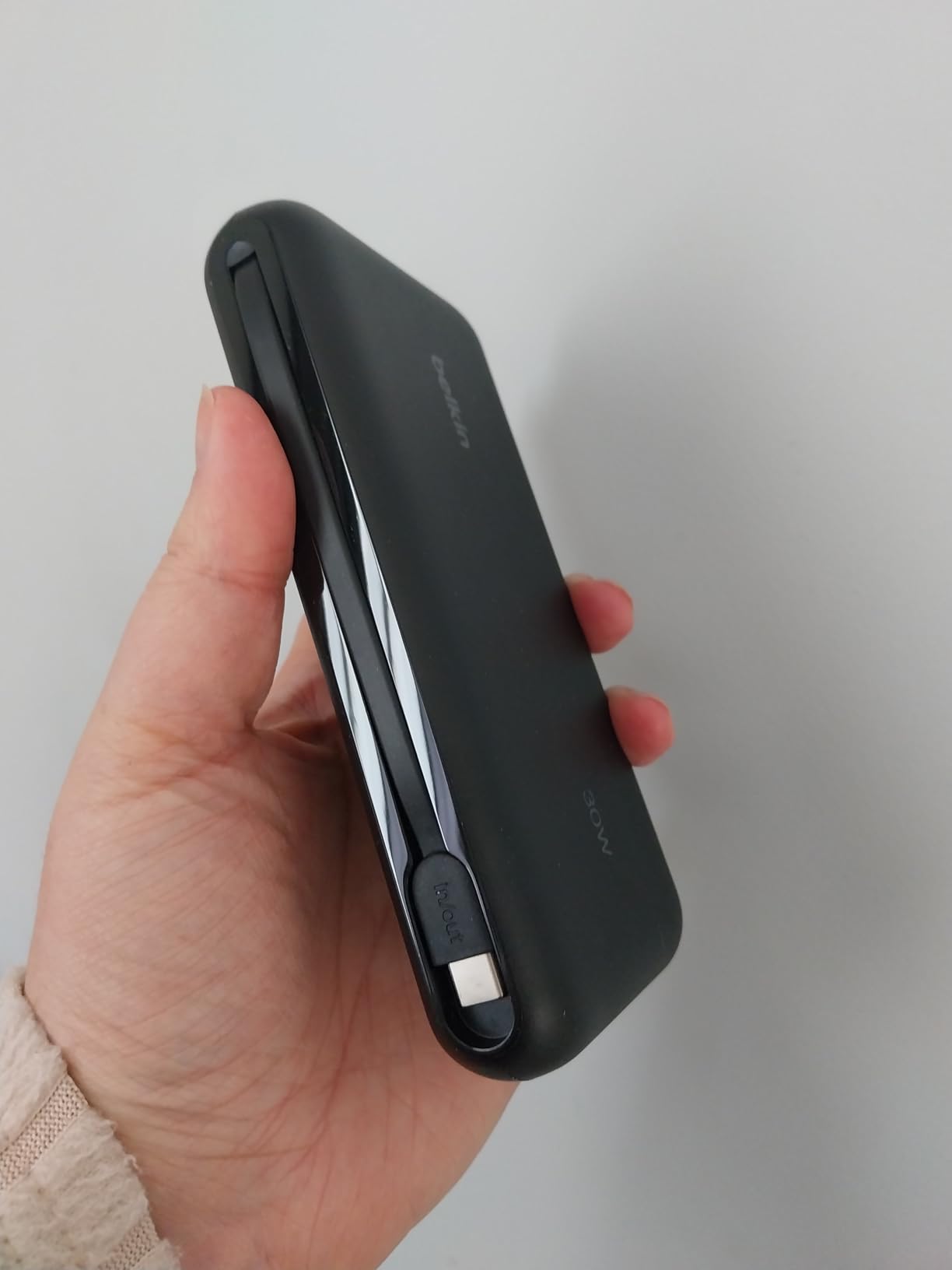 BELKIN 20k PD30w Integrated USB-C Cable Power Bank Black