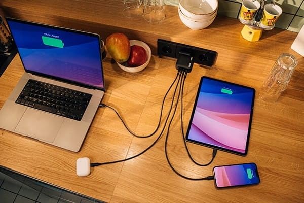 VERBATIM MINI GAN CHARGER 100W 4 PORT US/EU/UK ADP WCF (P)
