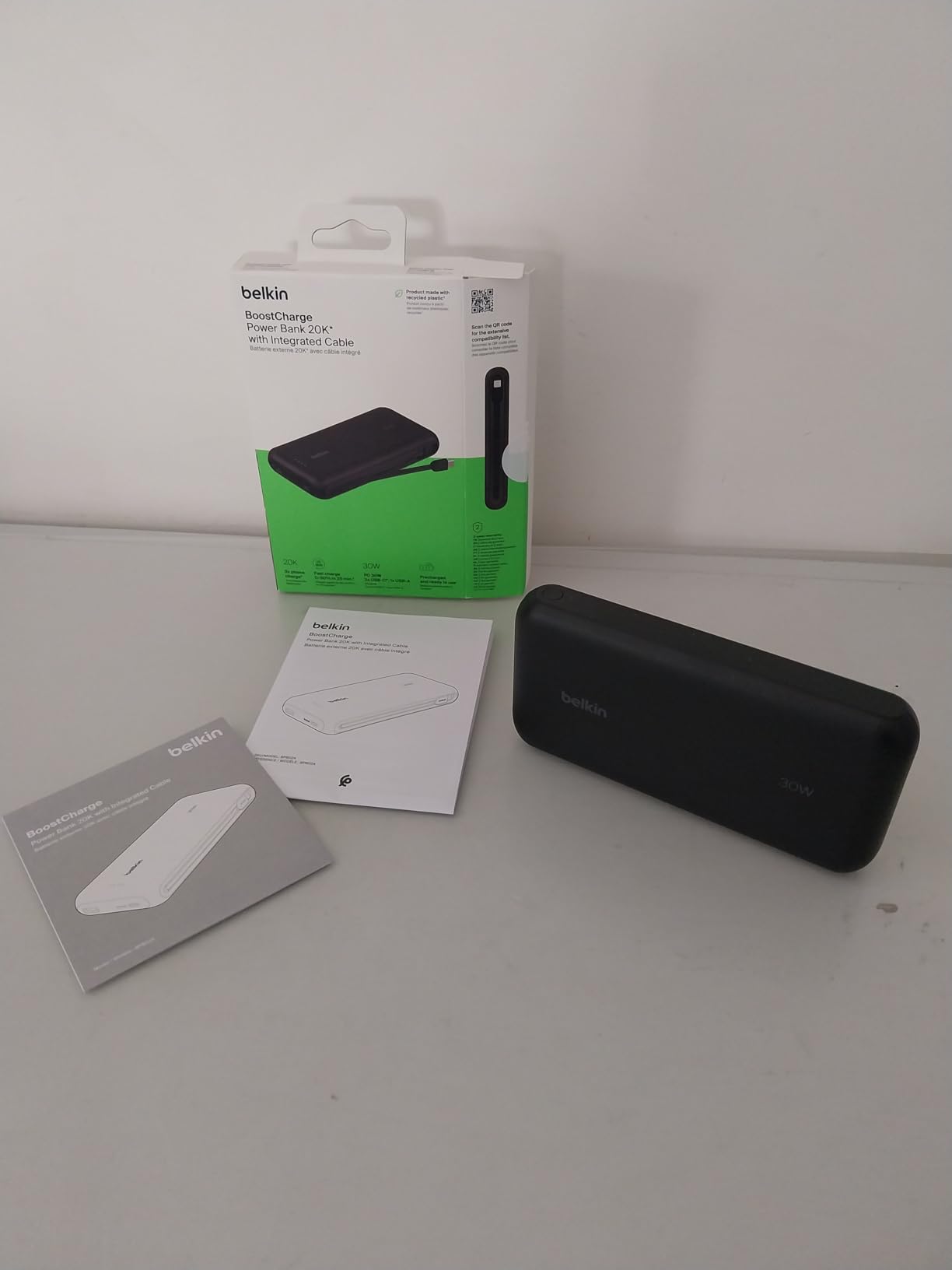 BELKIN 20k PD30w Integrated USB-C Cable Power Bank Black