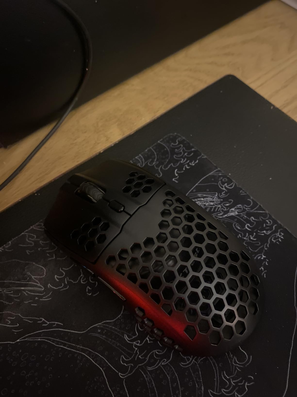 TRUST Souris gaming sans fil HELOX ultra légére - Blanche