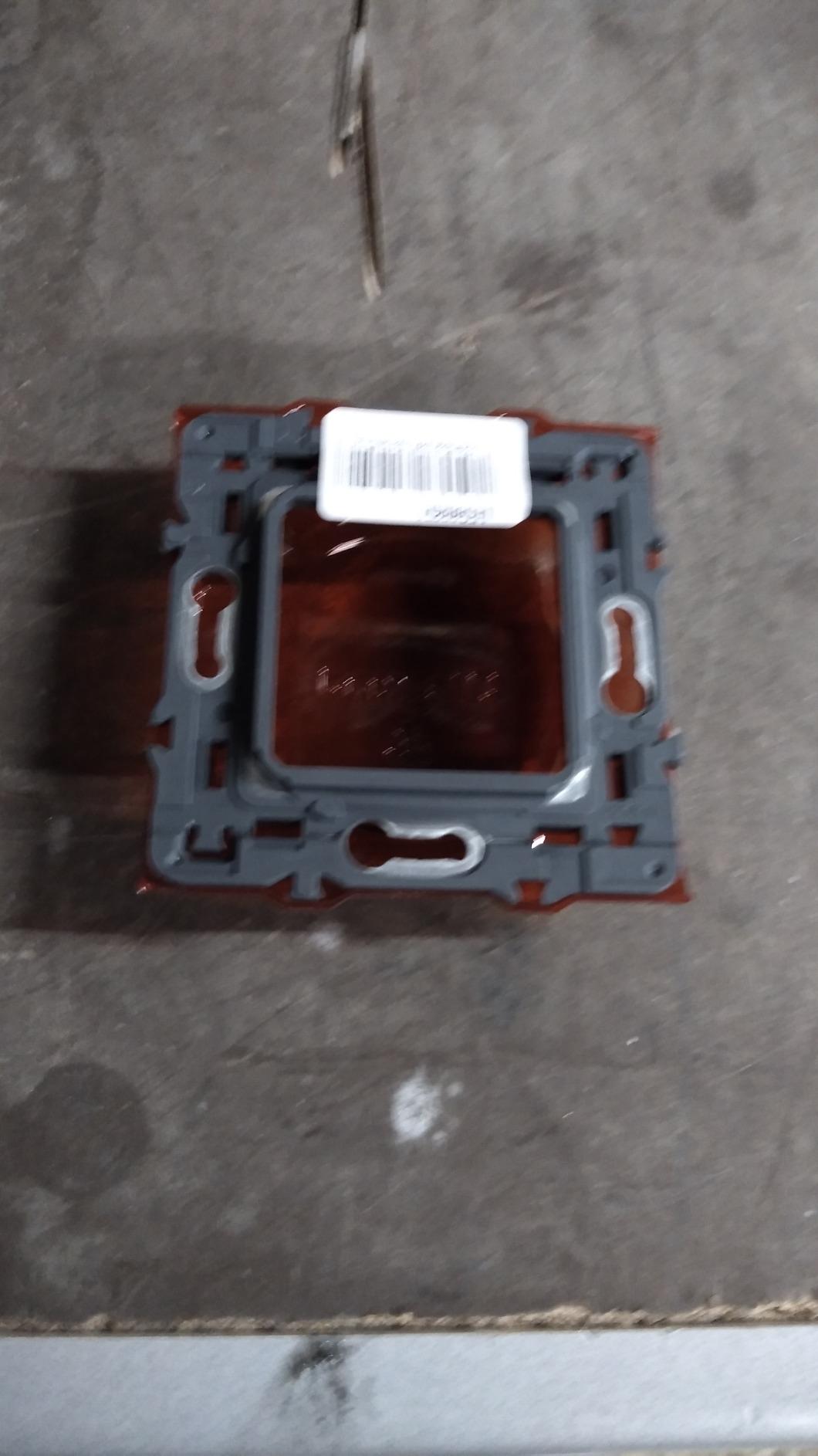 LEGRAND Support 1 poste à l unité