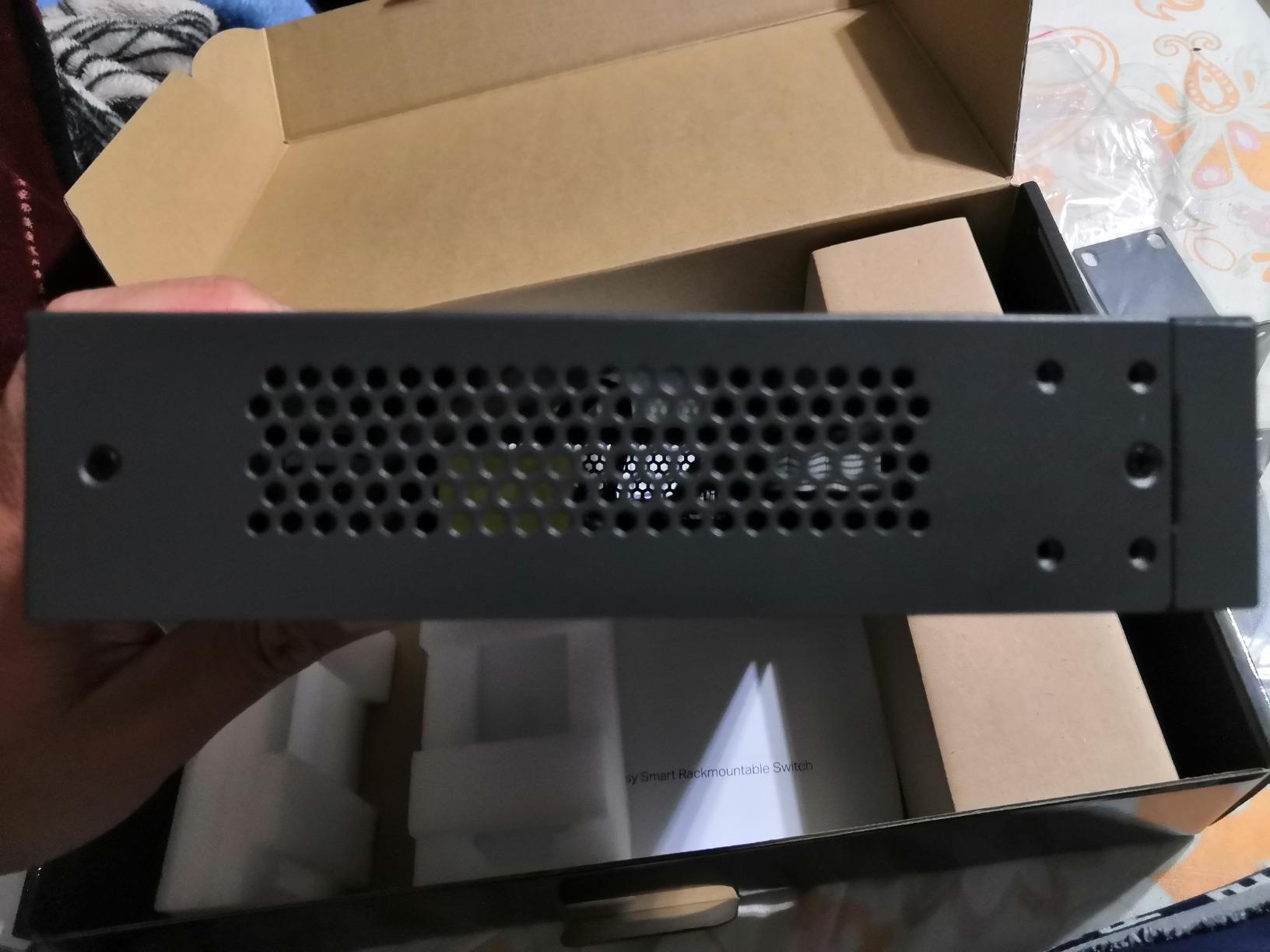 24 p 10/100M Switch 13 inch rack-mount