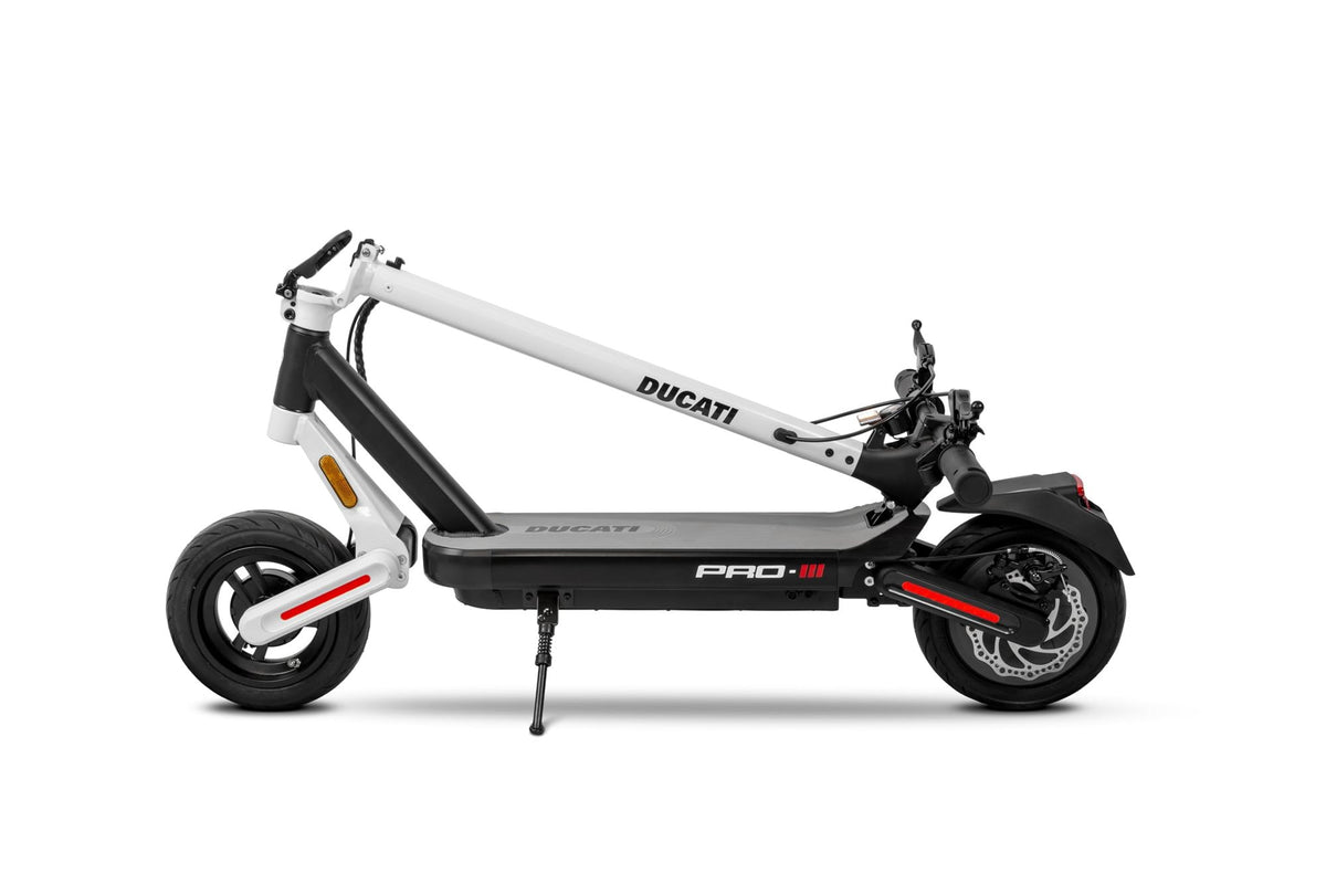Trottinette elec DUCATI PRO 3 Aluminium moteur 500W brushless Pneu 10'' Frein tambour avant eletrique arrière Batt 48V/10Ah 480W Ecran Led IPX6