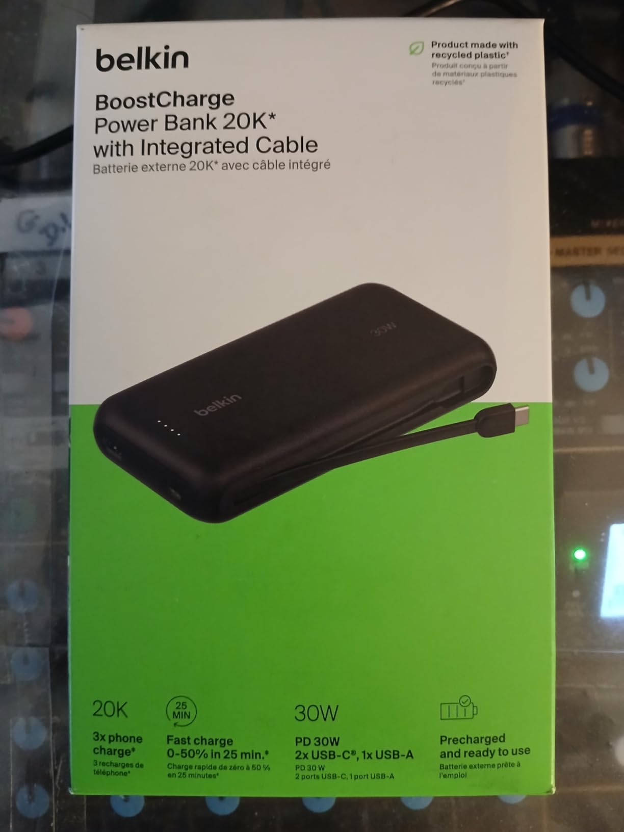 BELKIN 20k PD30w Integrated USB-C Cable Power Bank Black