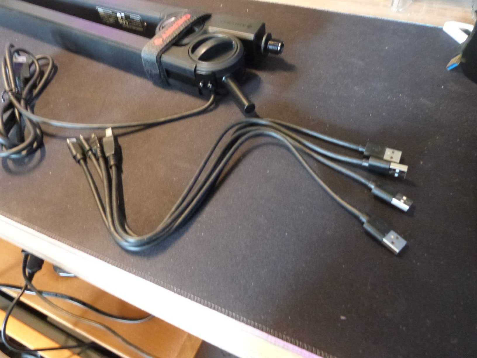 CHERRY Bras de microphone MA 6.0 UNI USB avec hub intégré