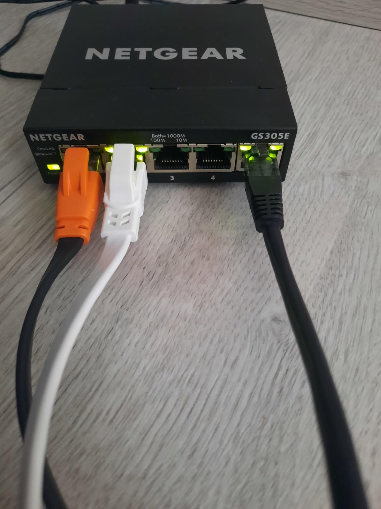 5-PORT Gigabit Ethernet Switch