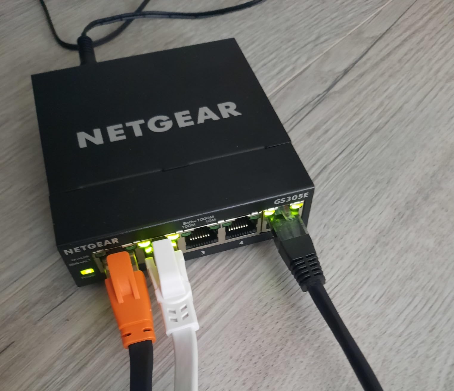 5-PORT Gigabit Ethernet Switch