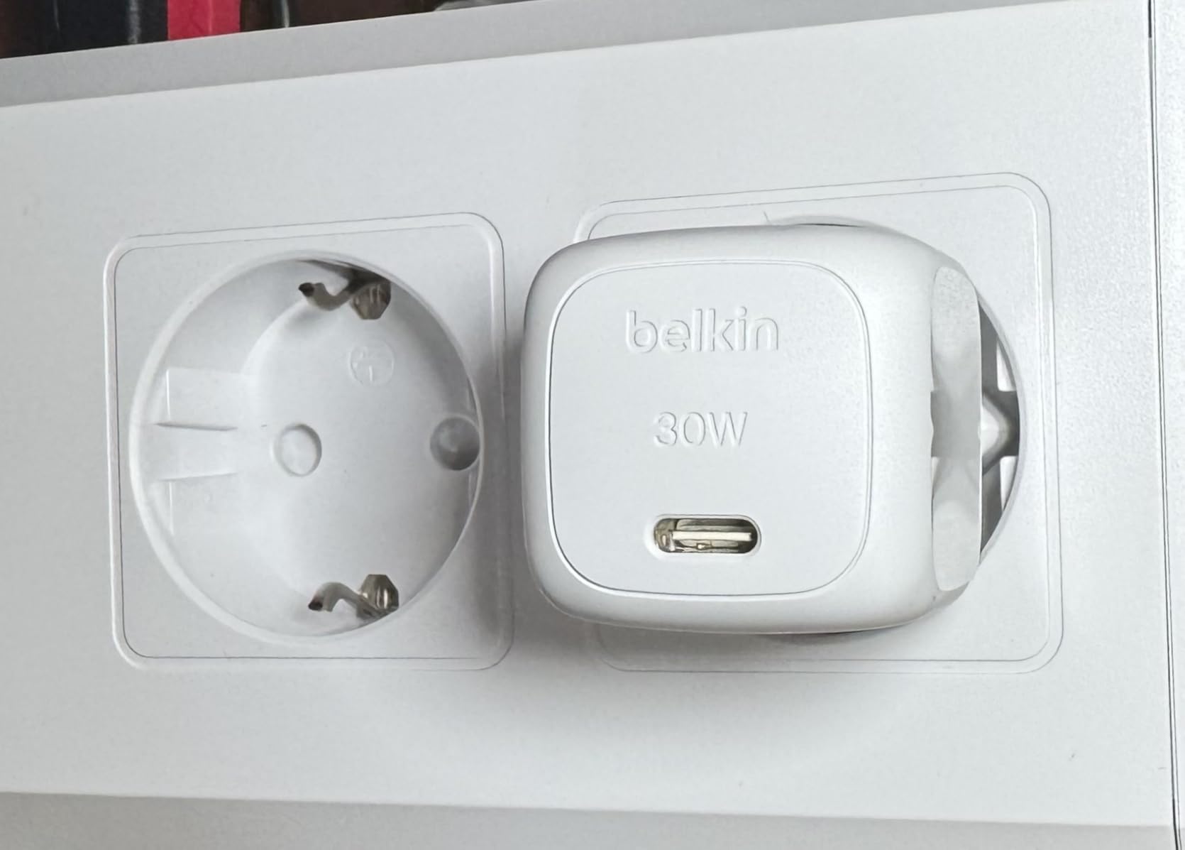 BELKIN 30W USB PD Wall Charger with PPS WHT w/1m C-LTG