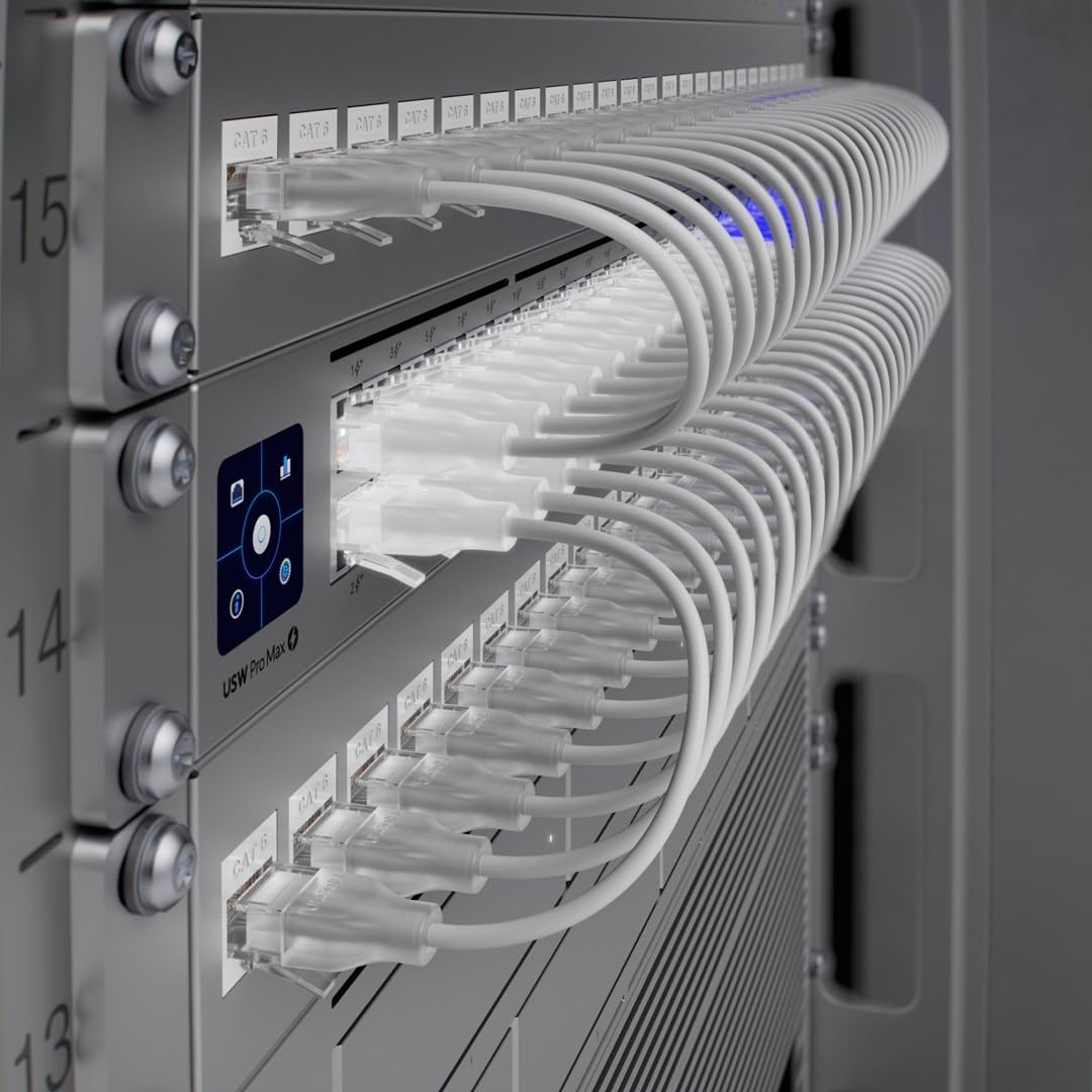 Ubiquiti USW-Pro-Max-48-PoE Switch UniFi 48 ports multi-gigabit PoE++ avec fonctionnalités de couche 3 et etherlighting.