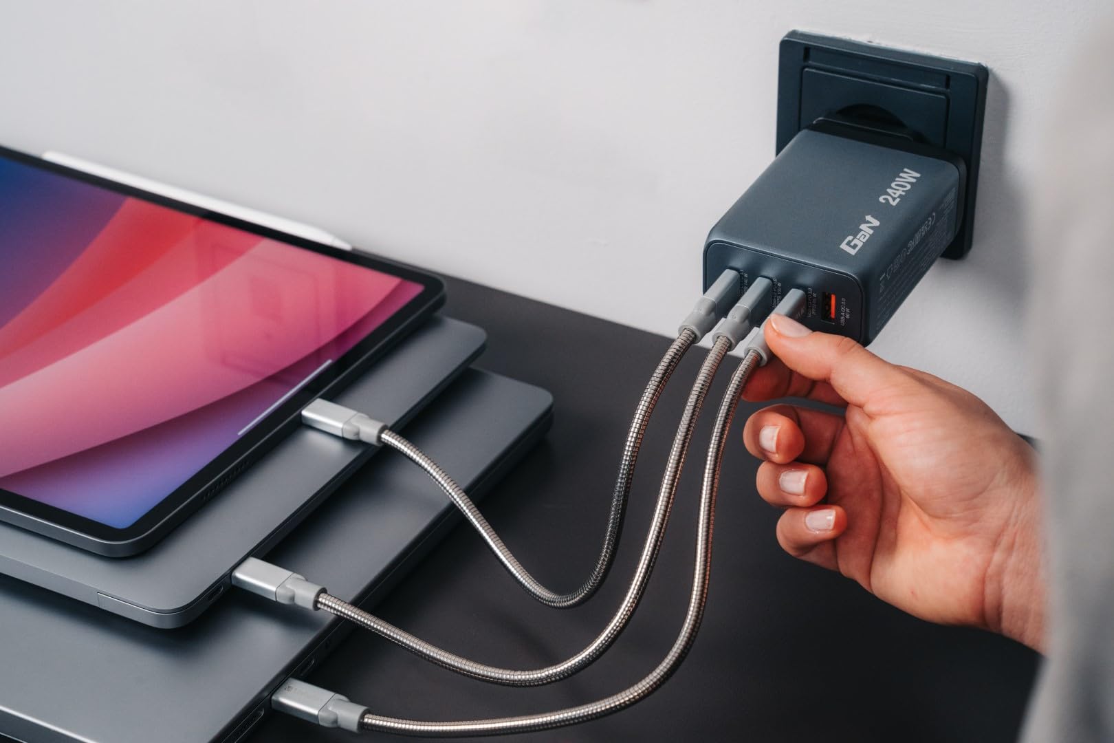 VERBATIM GNC-240 GAN CHARGER 4 PORT 240W USB A/C EU/UK/US WCF (P)