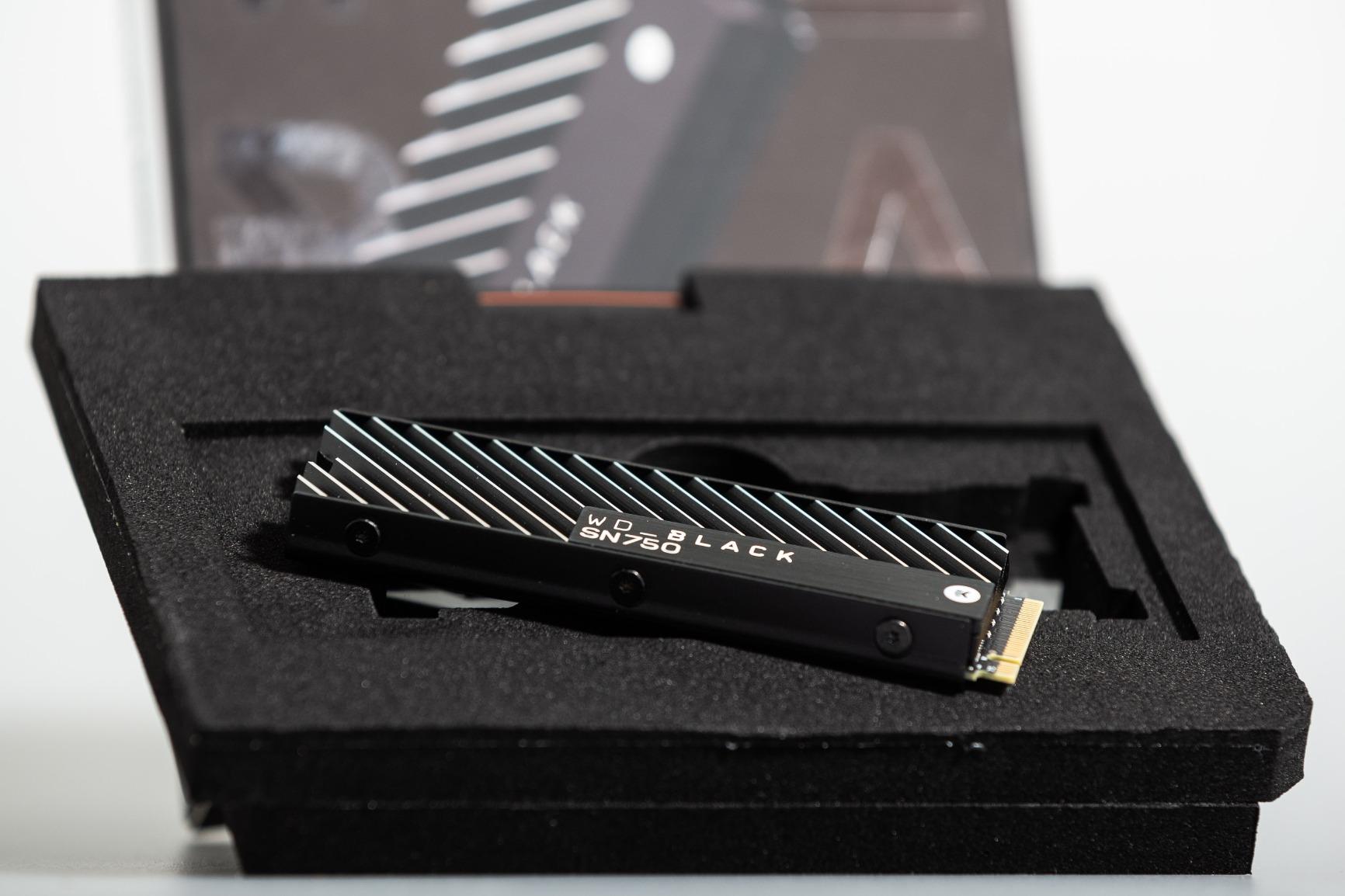 WD Black 2To SN850 NVMe SSD Supremely Fast PCIe Gen4 x4 M.2 internal single-packed