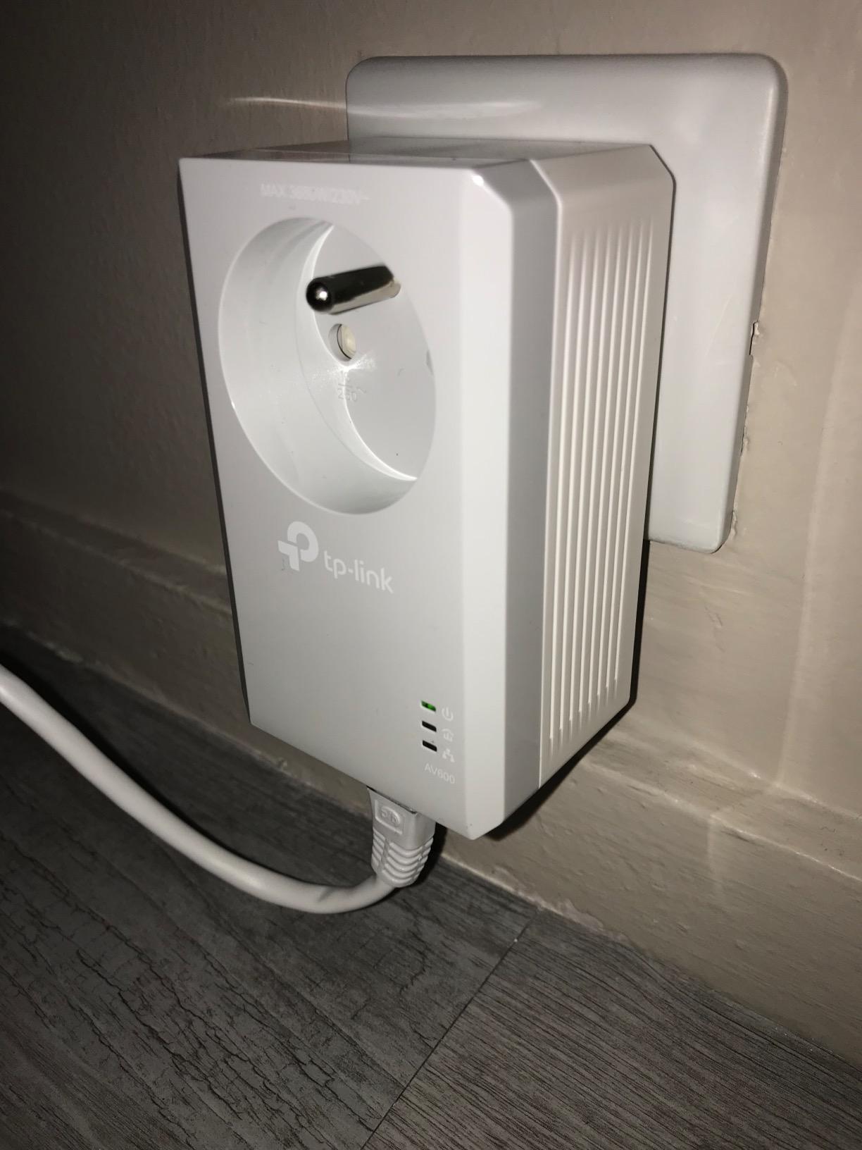 TP-LINK TL-PA4015P BOITIER SUPP CPL AV500 AVEC PRISE GIGOGNE