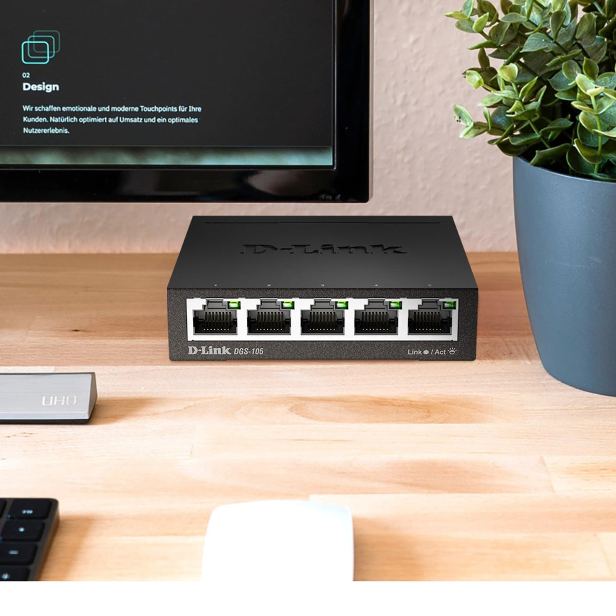 D-LINK 5-port 10/100/1000Mbps Gigabit Ethernet Switch - Metal Housing