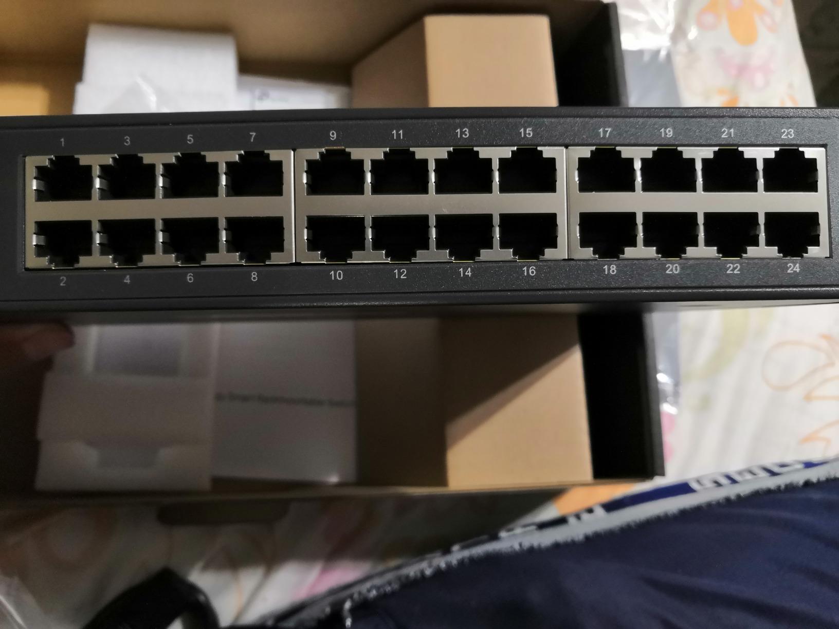 24 p 10/100M Switch 13 inch rack-mount