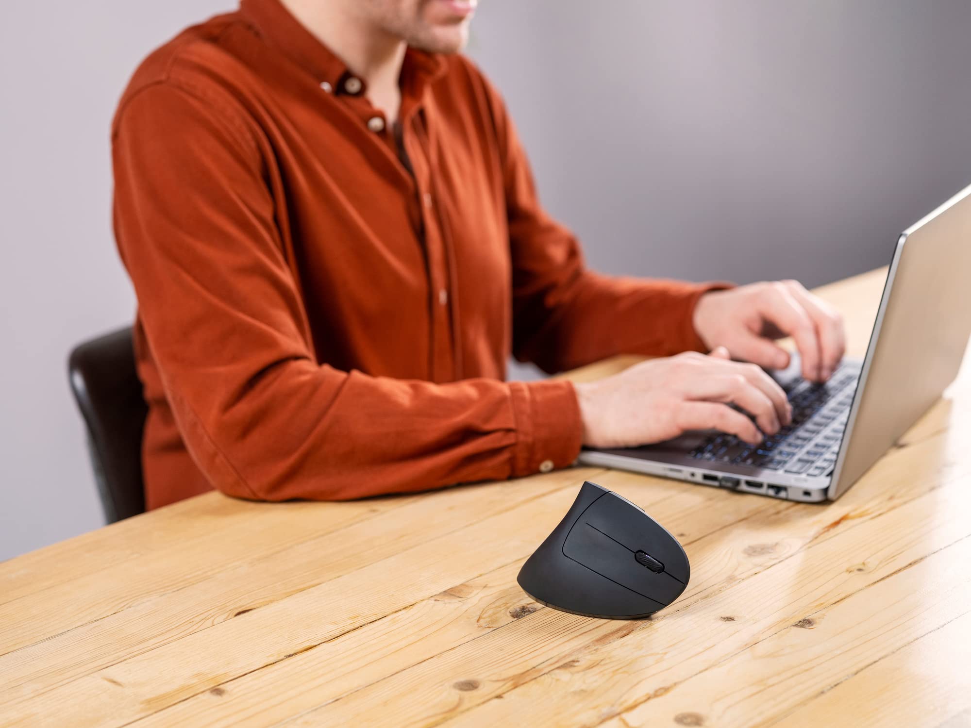 TRUST Souris sans fil ergonomique VERTO - Noire