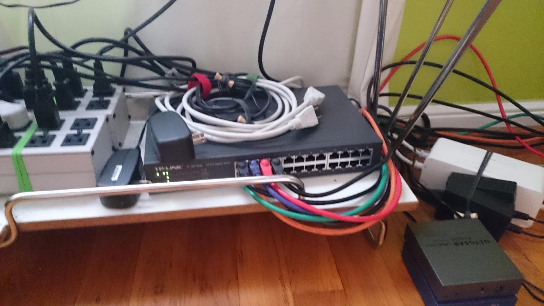 24 port Desktop/Rackmount Gigabit Switch