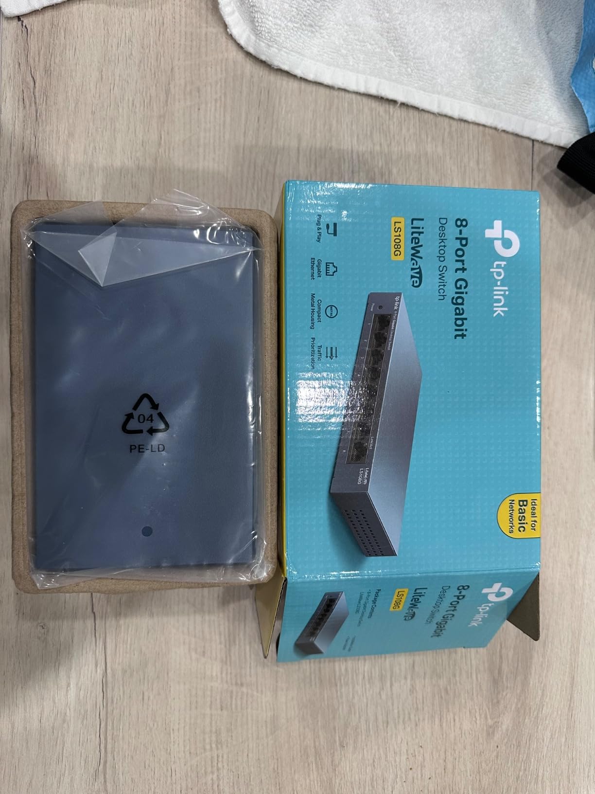LS108G LiteWave 8-Port GB Desktop Switch