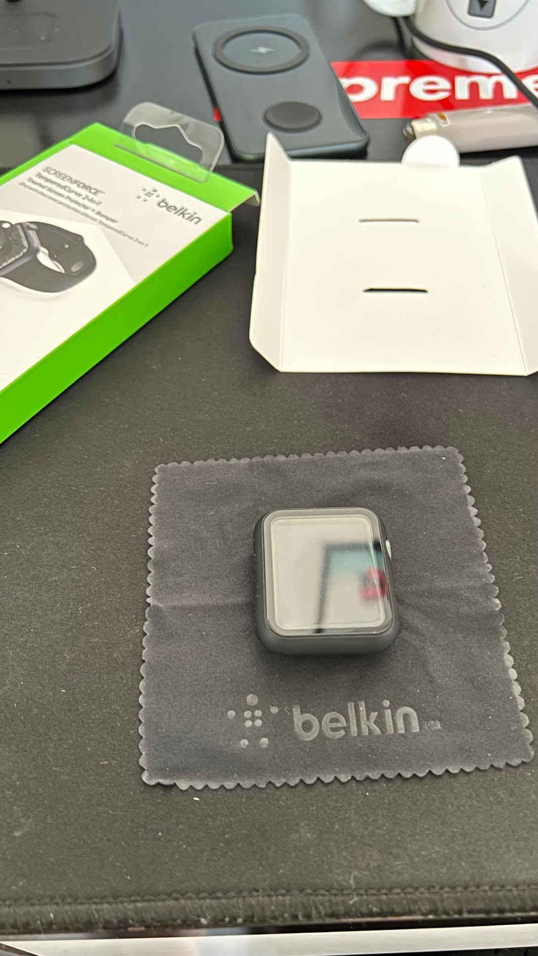 BELKIN TemperedCurve Bumper Screen Protector - Series 4-9/SE - CL 40/41mm