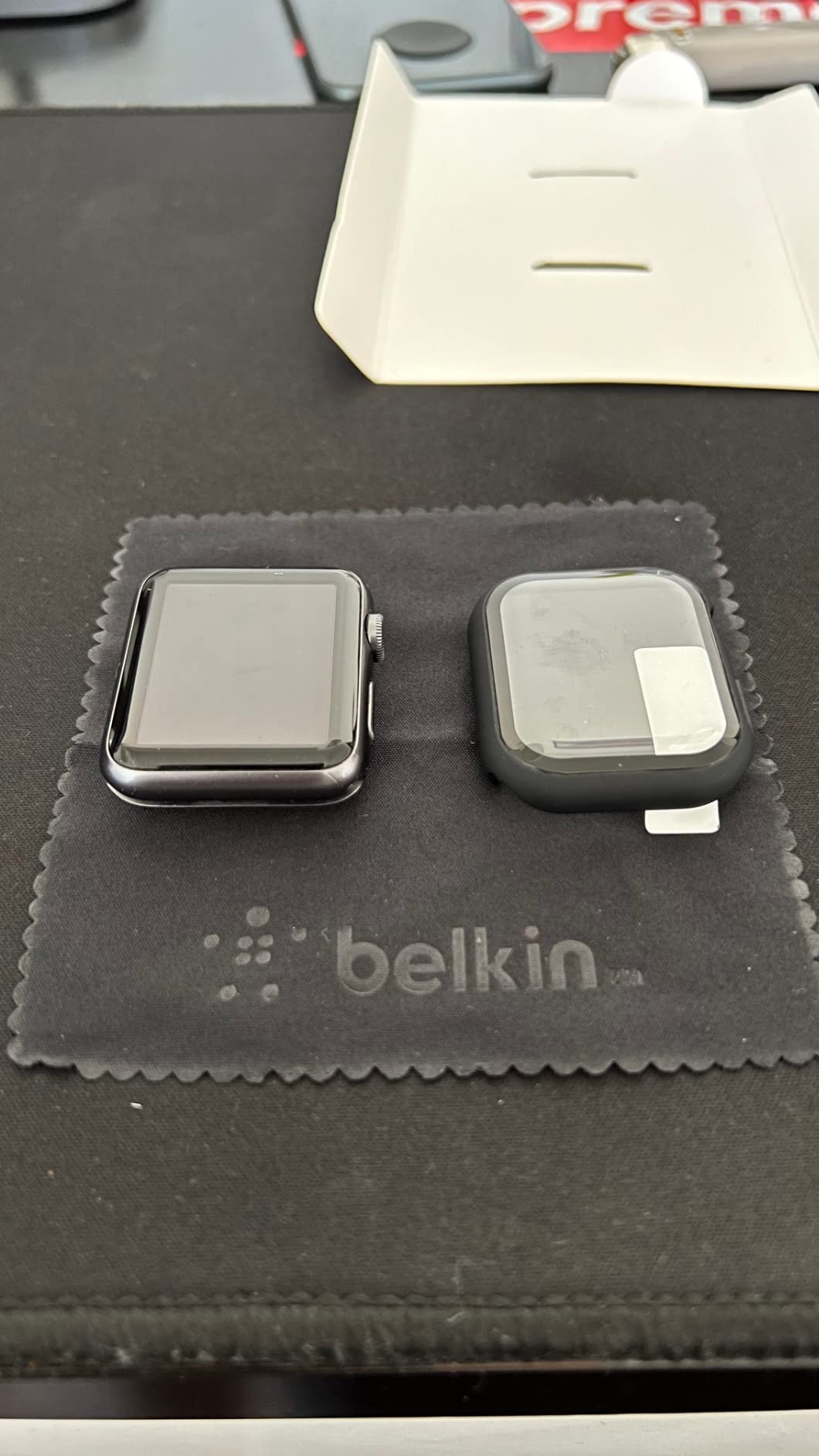 BELKIN TemperedCurve Bumper Screen Protector - Series 4-9/SE - CL 40/41mm