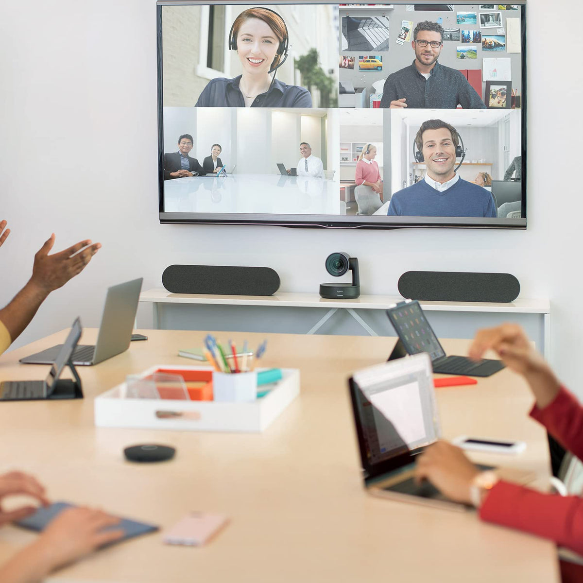 LOGITECH Rally Plus Video conferencing kit
