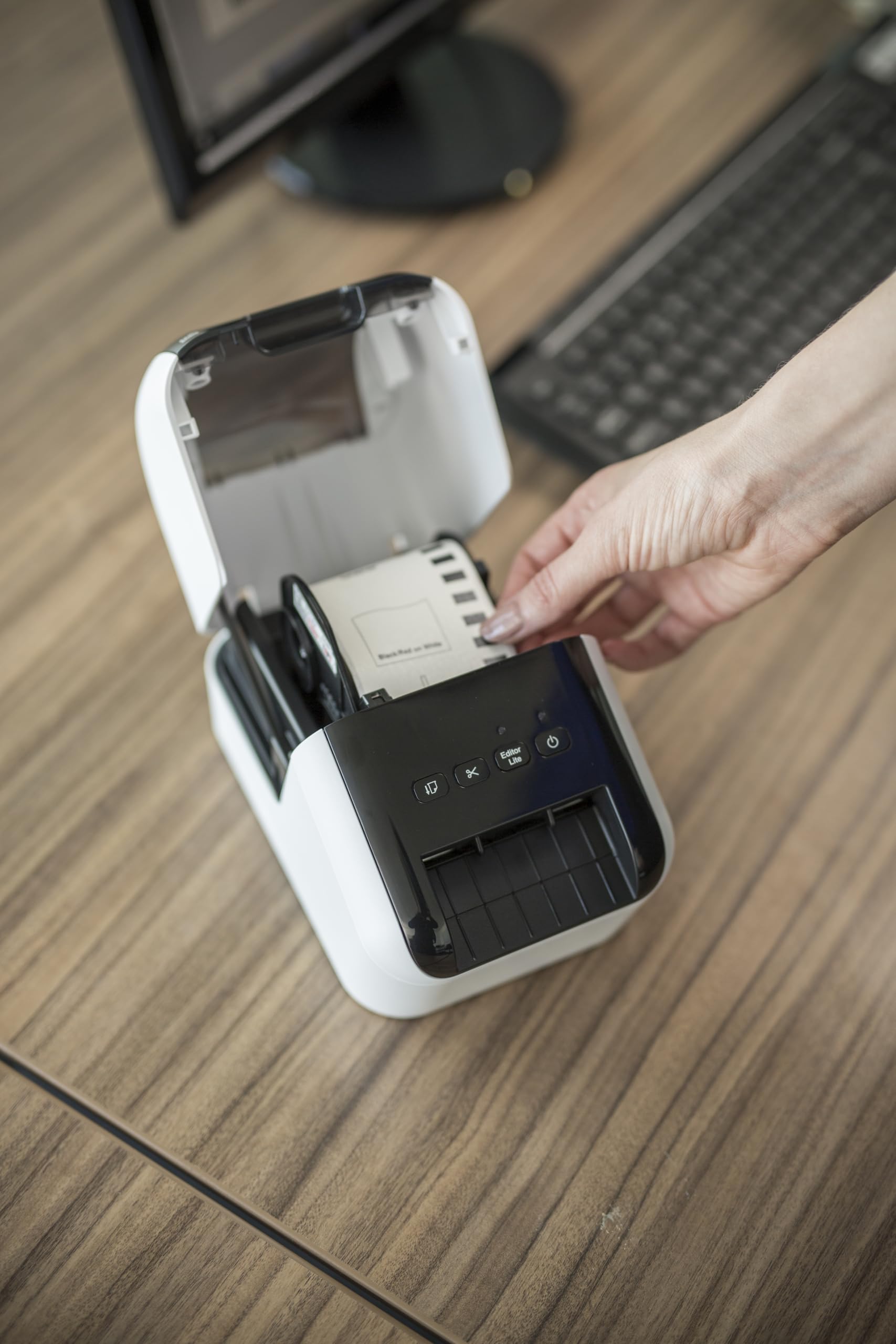 BROTHER QL-800 Label printer two-colour monochrome direct thermal Roll 6.2 cm 300x600dpi 93 labels/min USB cutter Black White